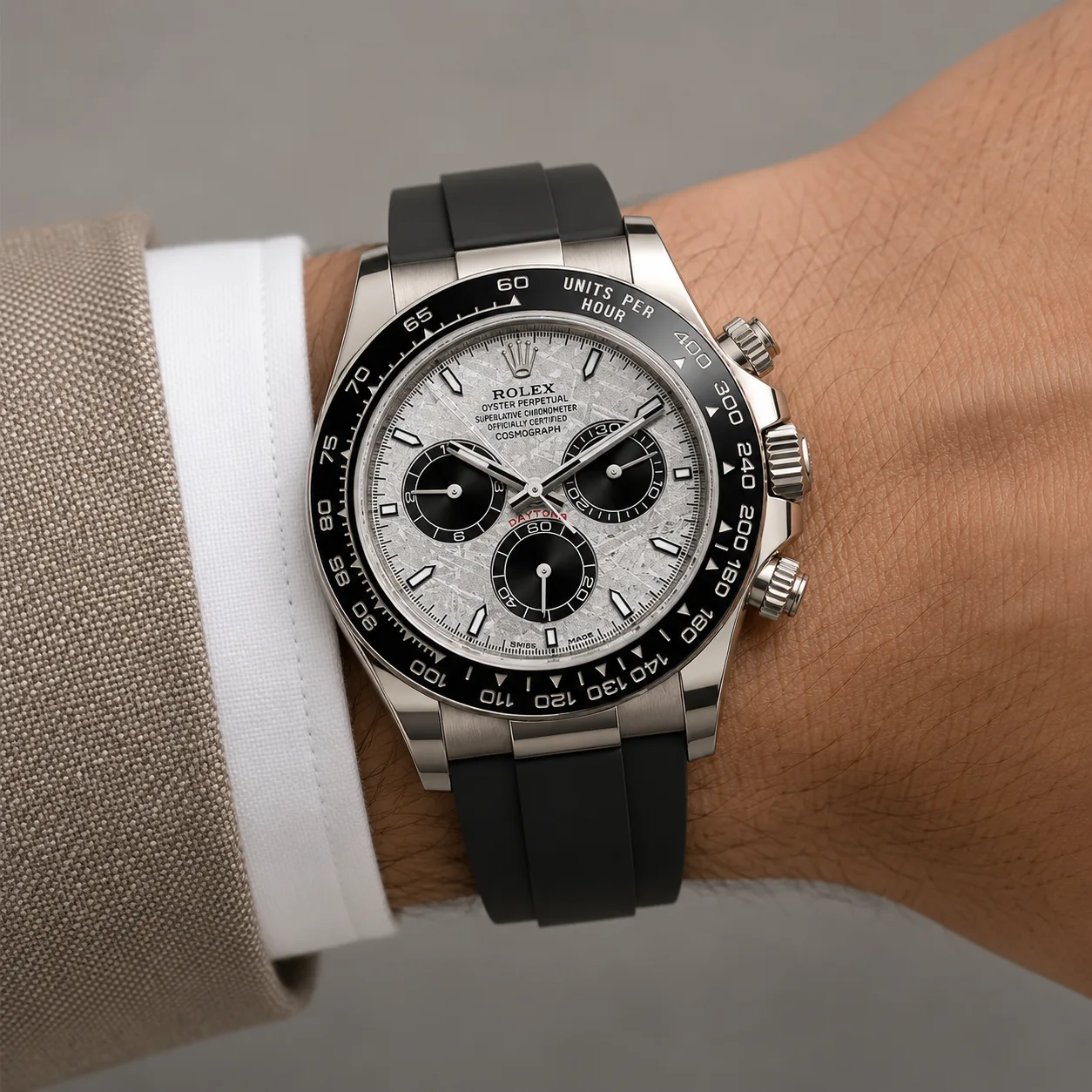 Rolex Cosmograph Daytona m126519LN-0007 40mm Cal.4131 / Cerachrom 18K White Gold AI 头图 4 - 佩戴图 [ai-shot:wrist-shot]