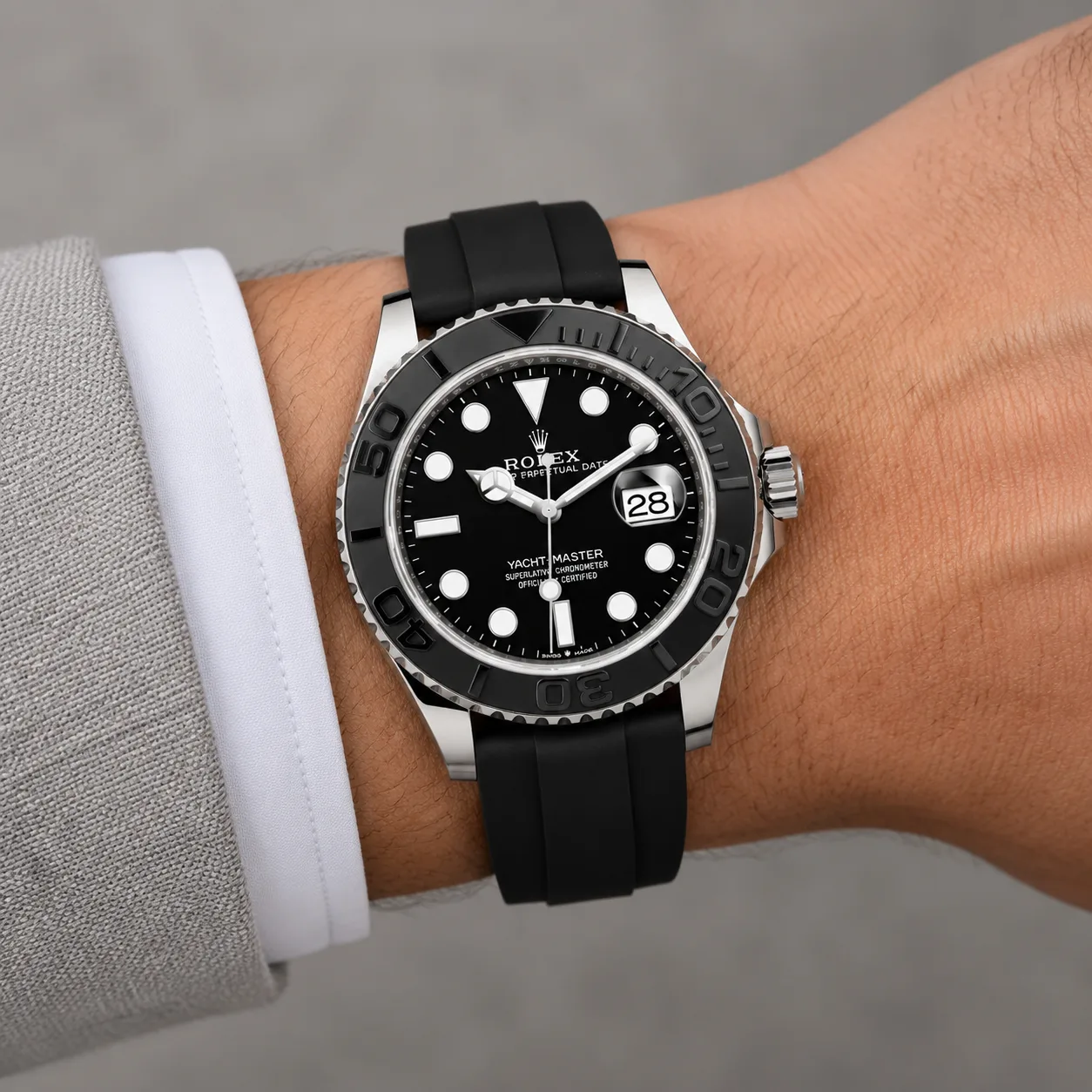 Rolex Yacht-Master m226659-0002 42mm Cal.3235 / Cerachrom 18K White Gold AI 头图 4 - 佩戴图 [ai-shot:wrist-shot]