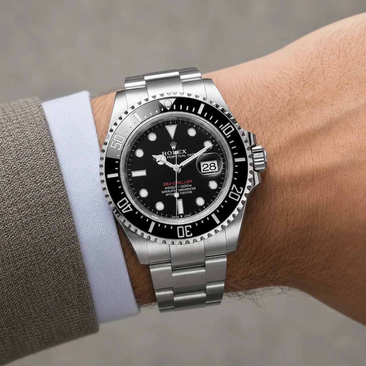 Rolex Sea-Dweller M126600-0002 43mm Cal.3235 / Cerachrom 904L Stainless Steel AI 头图 4 - 佩戴图 [ai-shot:wrist-shot]