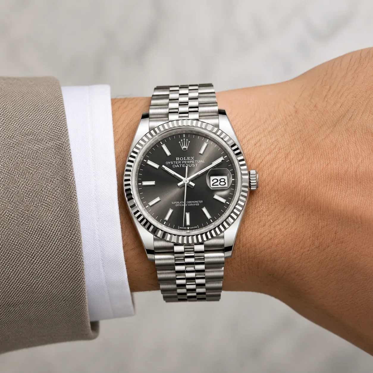Rolex Datejust m126234-0015 36mm Cal.3235 / 18K 904L Stainless Steel and 18K White Gold AI 头图 4 - 佩戴图 [ai-shot:wrist-shot]