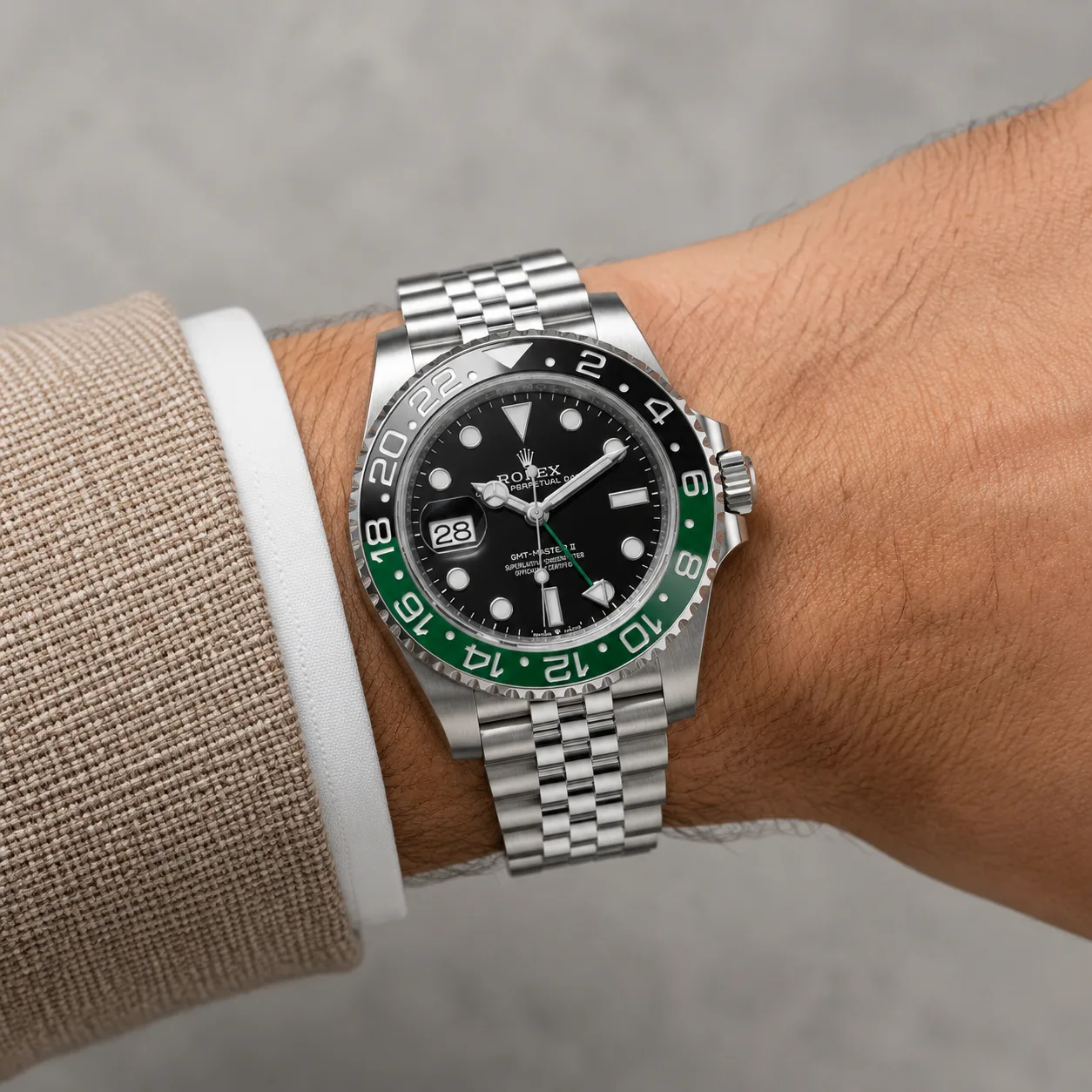 Rolex GMT-Master II m126720vtnr-0002 40mm Cal.3285 / Cerachrom 904L Stainless Steel AI 头图 4 - 佩戴图 [ai-shot:wrist-shot]