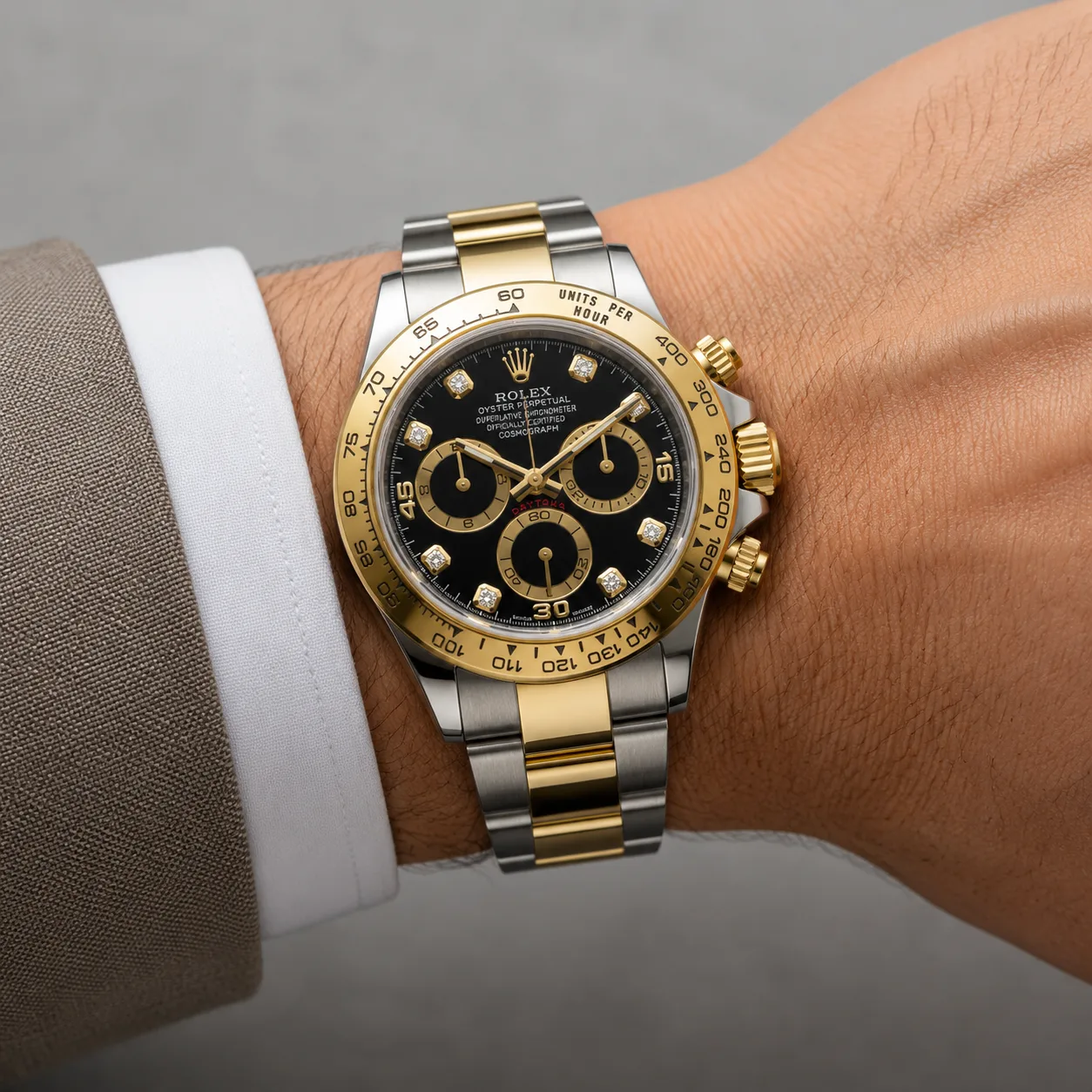 Rolex Cosmograph Daytona m116503-0011 40mm Cal.4130 / 18K 904L Stainless Steel and 18K Yellow Gold AI 头图 4 - 佩戴图 [ai-shot:wrist-shot]