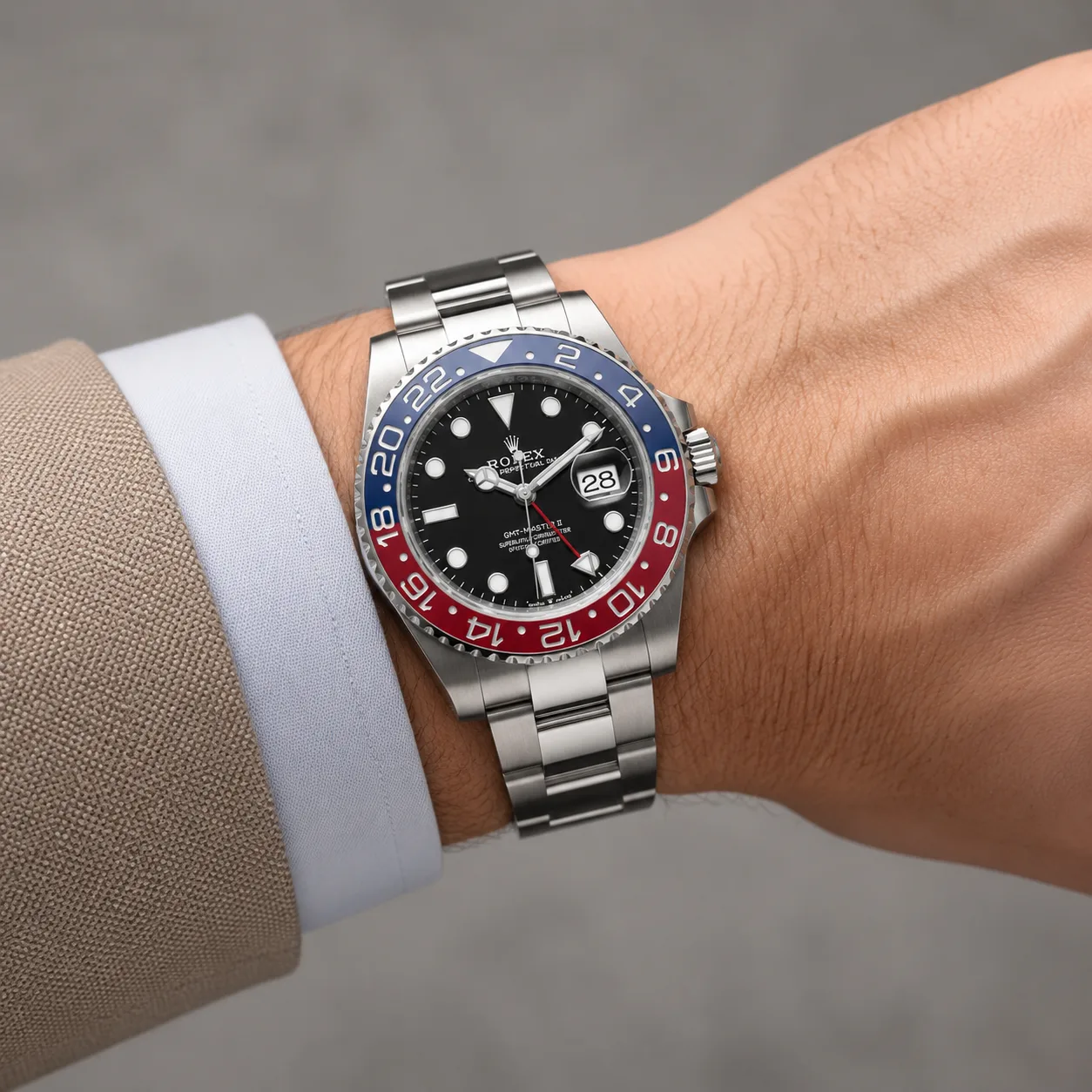 Rolex GMT-Master II m126710blro-0002 40mm Cal.3285 / Cerachrom 904L Stainless Steel AI 头图 4 - 佩戴图 [ai-shot:wrist-shot]