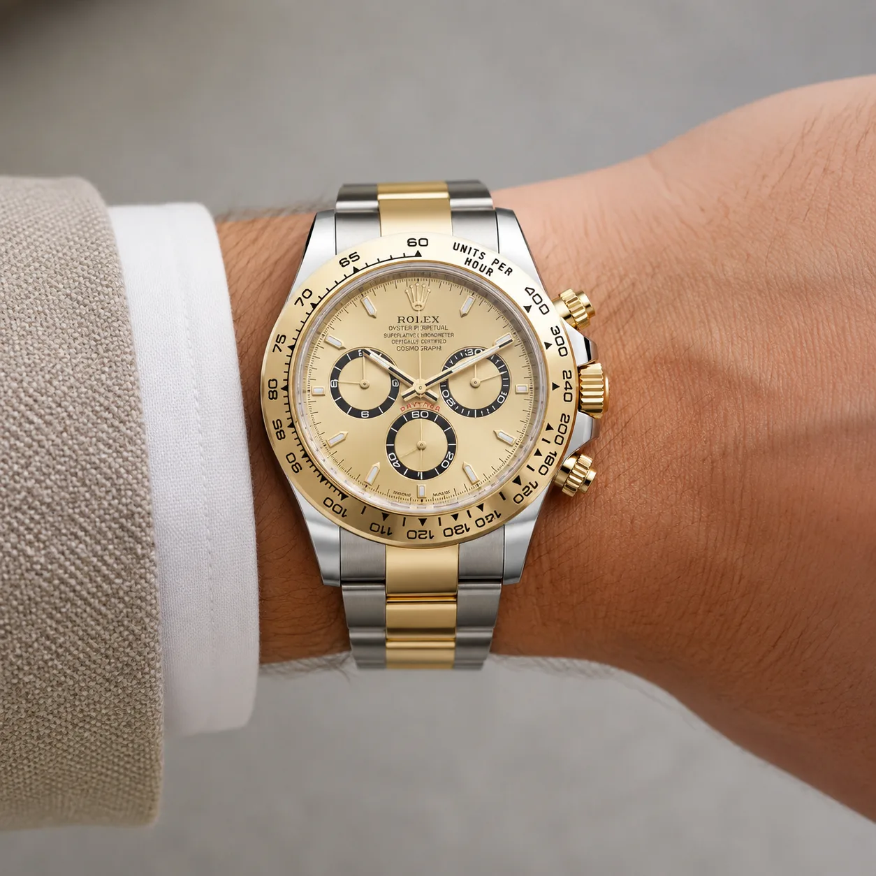 Rolex Cosmograph Daytona m126503-0004 40mm Cal.4131 904L Stainless Steel and 18K Yellow Gold AI 头图 4 - 佩戴图 [ai-shot:wrist-shot]