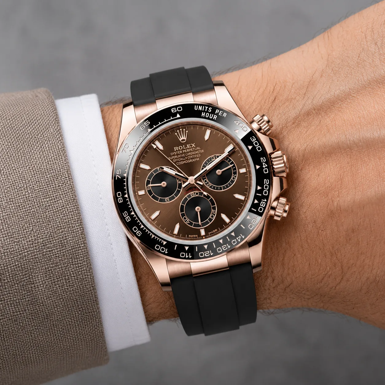 Rolex Cosmograph Daytona m126515LN-0010 40mm Cal.4131 / Cerachrom 18K Everose Gold AI 头图 4 - 佩戴图 [ai-shot:wrist-shot]