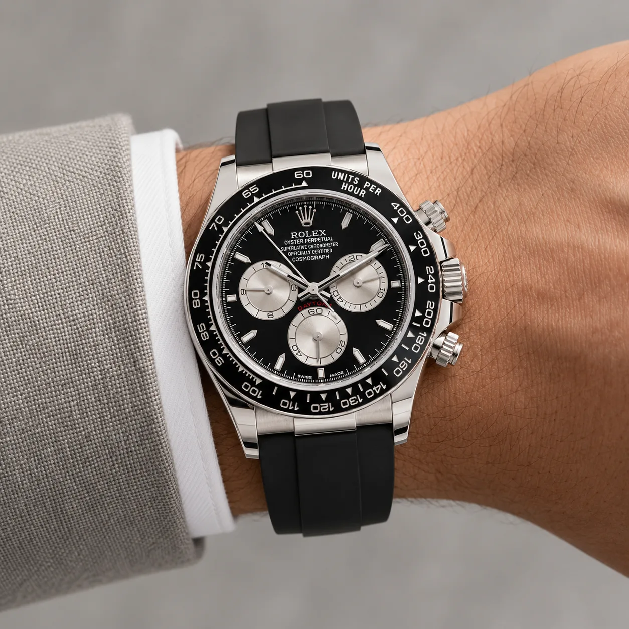 Rolex Cosmograph Daytona m126519ln-0002 40mm Calibre 4131 Black (Stainless Steel colored sub-dials) / Black Cerachrom Bezel 18K White Gold AI 头图 4 - 佩戴图 [ai-shot:wrist-shot]
