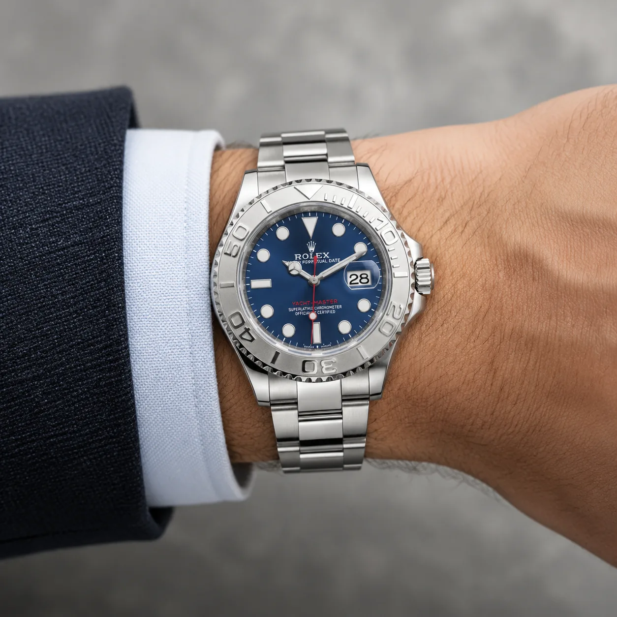 Rolex Yacht-Master m126622-0002 40mm Calibre 3235 Bright Blue / Platinum 60-min Bezel 950 Platinum AI 头图 4 - 佩戴图 [ai-shot:wrist-shot]