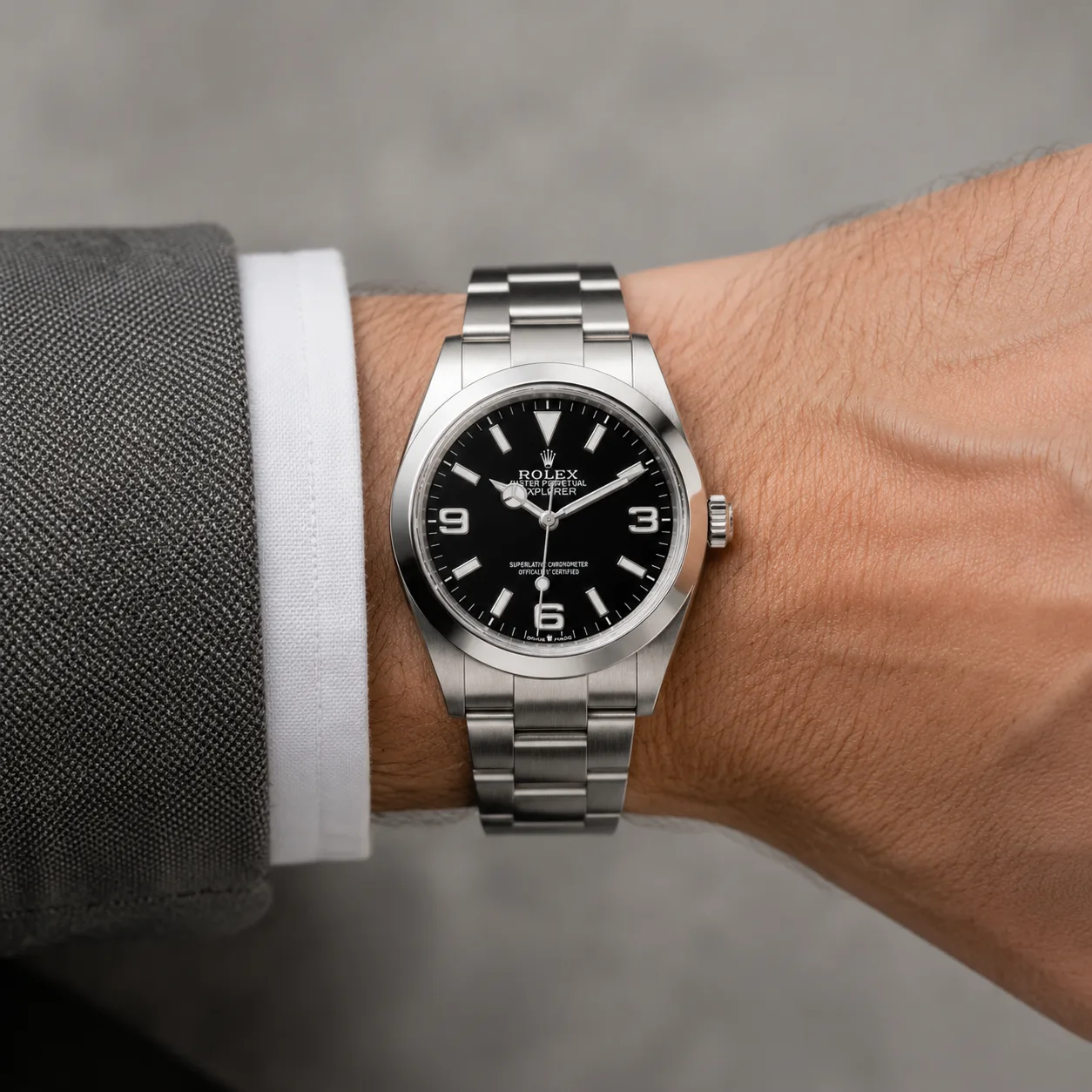 Rolex Explorer m224270-0001 40mm Calibre 3230 Black / Smooth Oystersteel Bezel 904L Stainless Steel AI 头图 4 - 佩戴图 [ai-shot:wrist-shot]