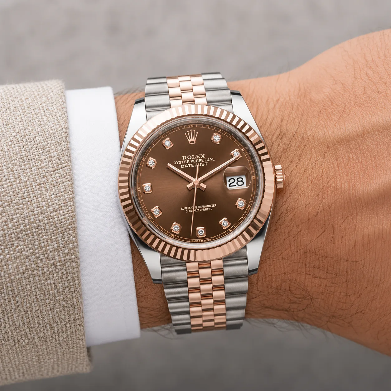 Rolex Datejust m126331-0004 41mm Calibre 3235 Chocolate (Diamond hour markers) / Everose Gold Fluted Bezel 904L Stainless Steel and 18K Everose Gold AI 头图 4 - 佩戴图 [ai-shot:wrist-shot]