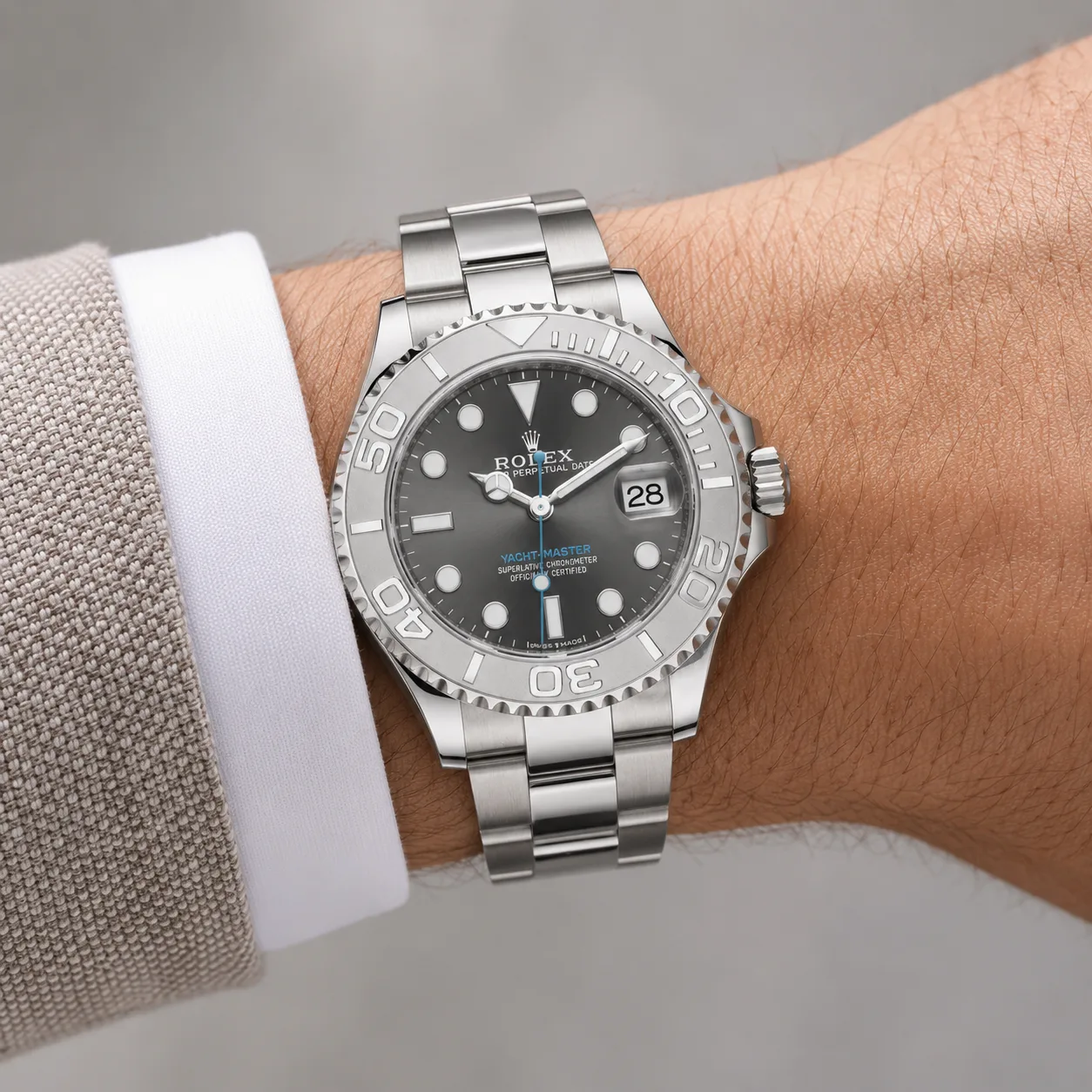 Rolex Yacht-Master m268622-0002 37mm Calibre 2236 Slate Grey / Platinum Bezel 950 Platinum AI 头图 4 - 佩戴图 [ai-shot:wrist-shot]