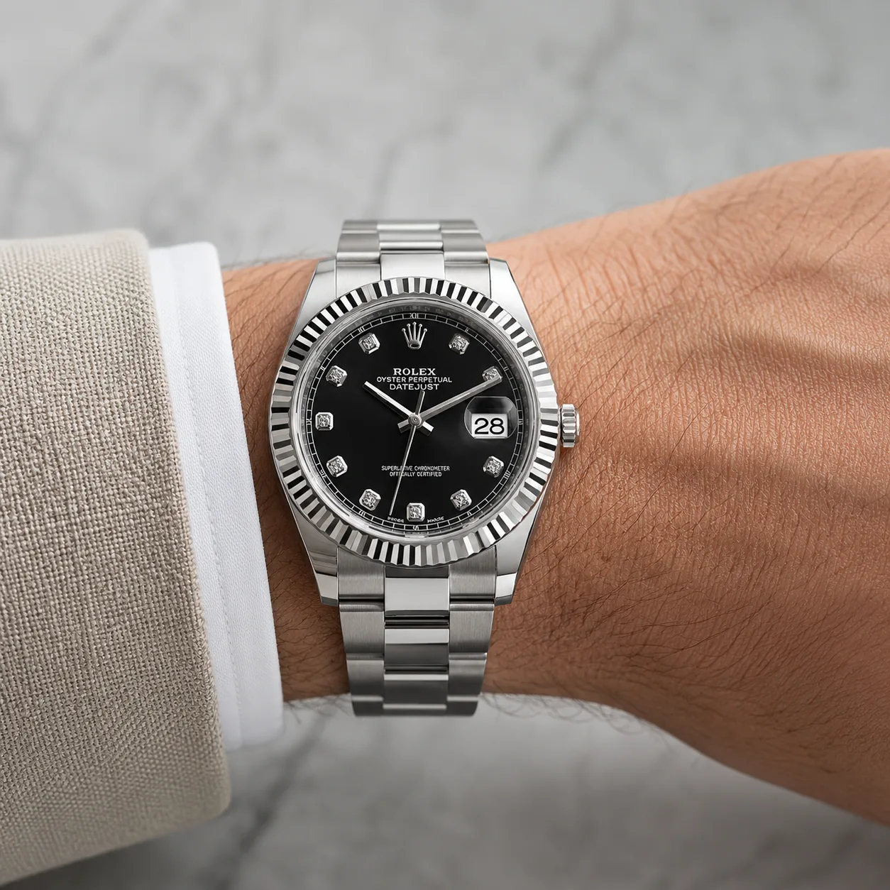 Rolex Datejust m126334-0011 41mm Calibre 3235 Black (Diamond hour markers) / White Gold Fluted Bezel 904L Stainless Steel and 18K White Gold AI 头图 4 - 佩戴图 [ai-shot:wrist-shot]