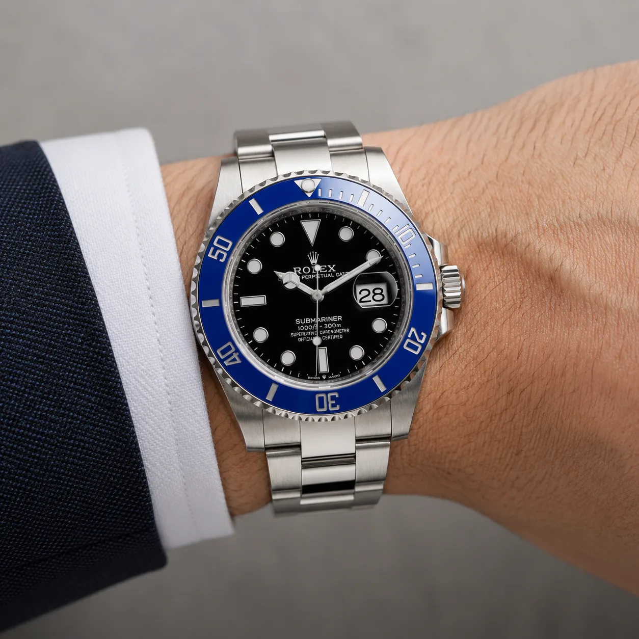 Rolex Submariner m126619lb-0003 41mm Calibre 3235 Black / Blue Cerachrom Bezel 18K White Gold AI 头图 4 - 佩戴图 [ai-shot:wrist-shot]