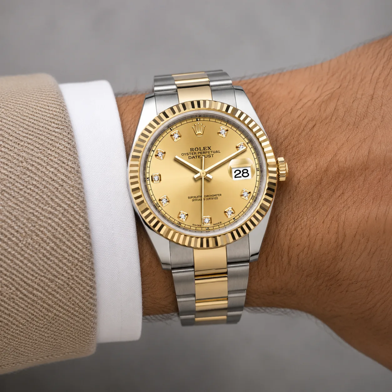 Rolex Datejust m126333-0011 41mm Calibre 3235 — / Yellow Gold Fluted Bezel 904L Stainless Steel and 18K Yellow Gold AI 头图 4 - 佩戴图 [ai-shot:wrist-shot]