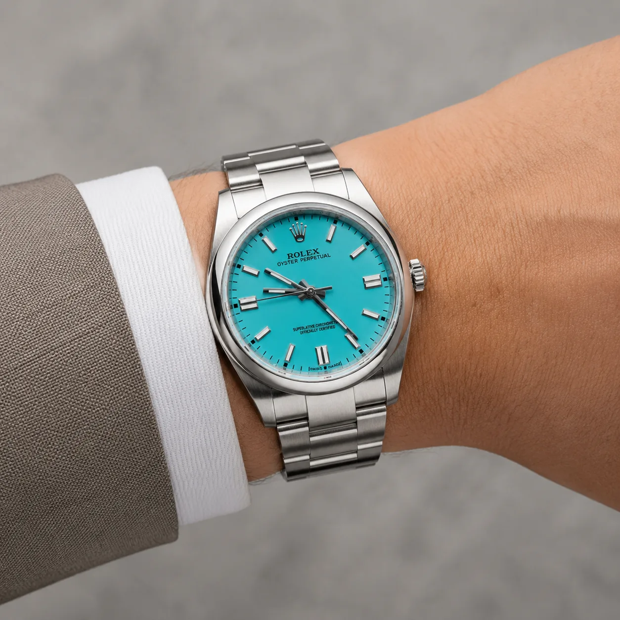Rolex Oyster Perpetual M124300-0006 Cal.3230 Blue Dial AI 头图 4 - 佩戴图 [ai-shot:wrist-shot]