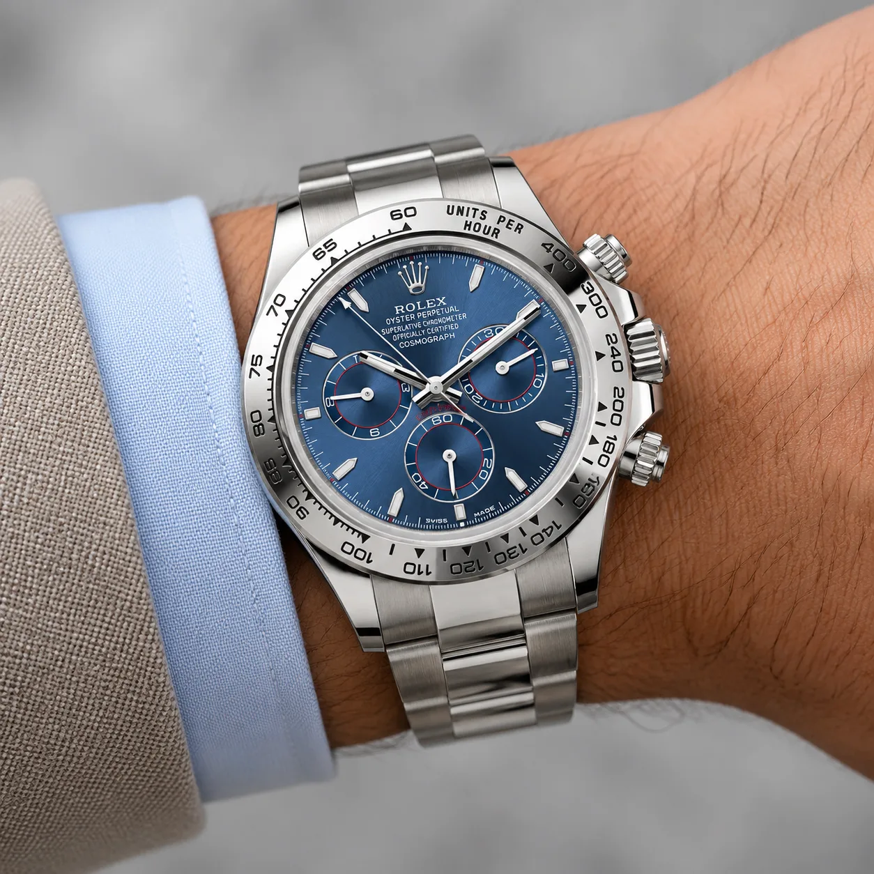 Rolex Cosmograph Daytona m126509-0005 40mm Calibre 4131 Bright Blue / White Gold Cerachrom Bezel 18K White Gold AI 头图 4 - 佩戴图 [ai-shot:wrist-shot]