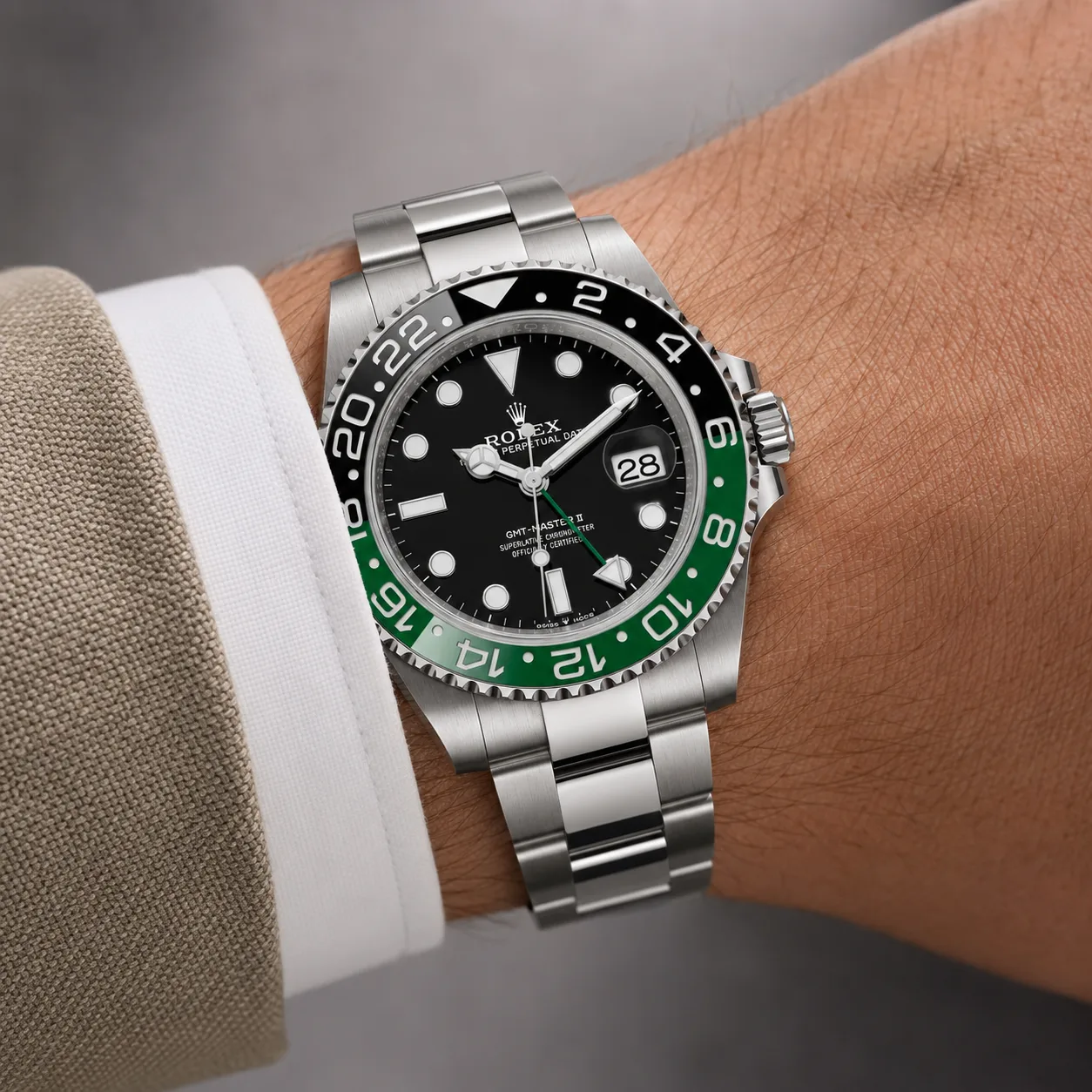 Rolex GMT-Master II M126720VTNR-0001 40mm Calibre 3285 Black / Black & Green Cerachrom Bezel 904L Stainless Steel AI 头图 4 - 佩戴图 [ai-shot:wrist-shot]