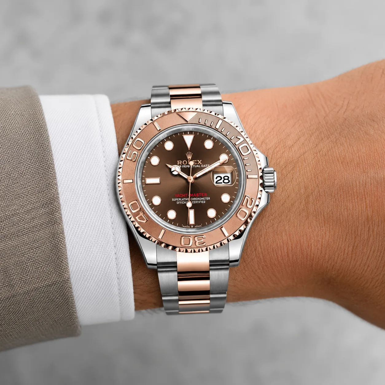 Rolex GMT-Master II m126621-0001 40mm Calibre 3285 Black / Red & Blue Cerachrom Bezel 904L Stainless Steel and 18K Everose Gold AI 头图 4 - 佩戴图 [ai-shot:wrist-shot]