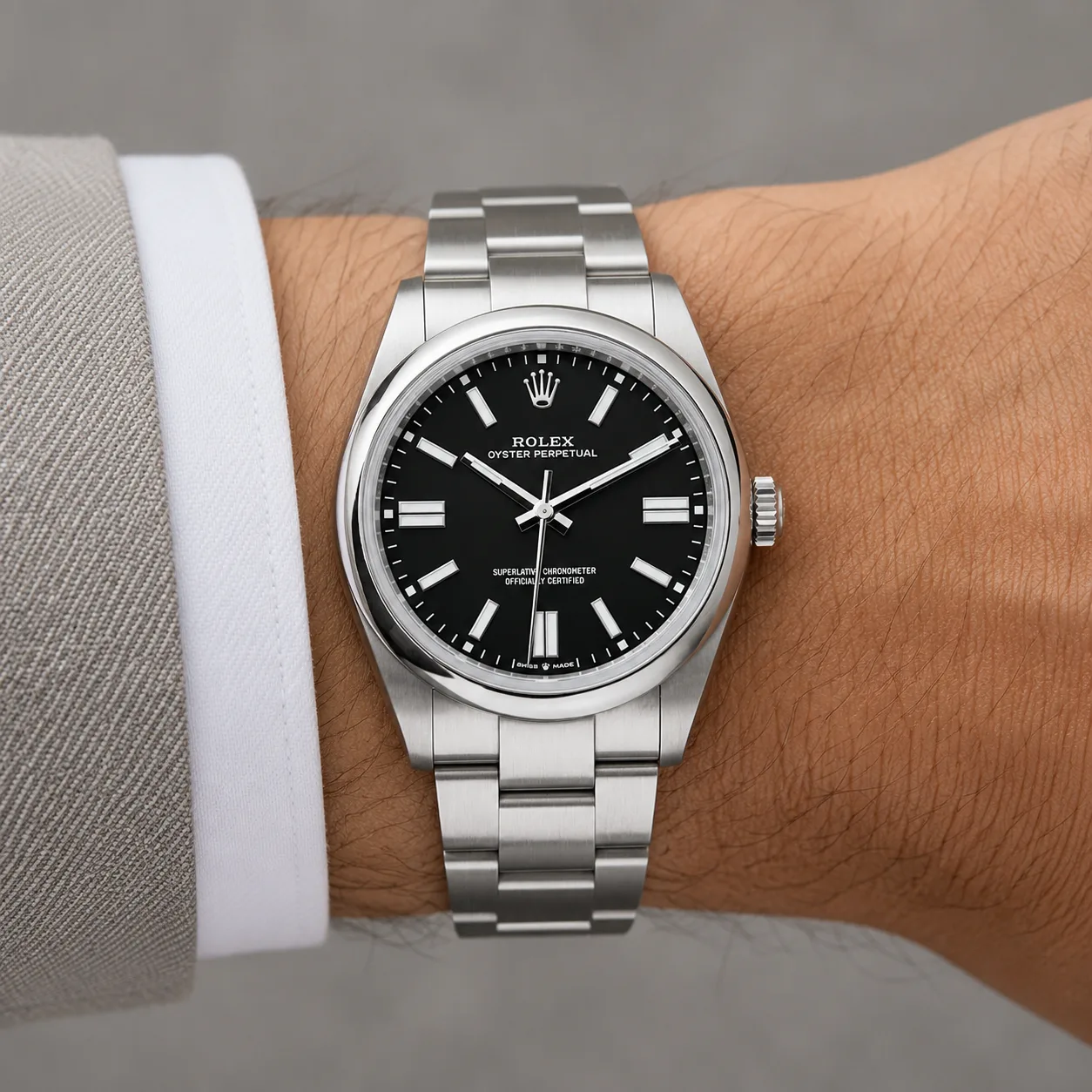 Rolex Oyster Perpetual m134300-0008 41mm Calibre 3230 Turquoise Blue / Smooth Bezel 904L Stainless Steel AI 头图 4 - 佩戴图 [ai-shot:wrist-shot]