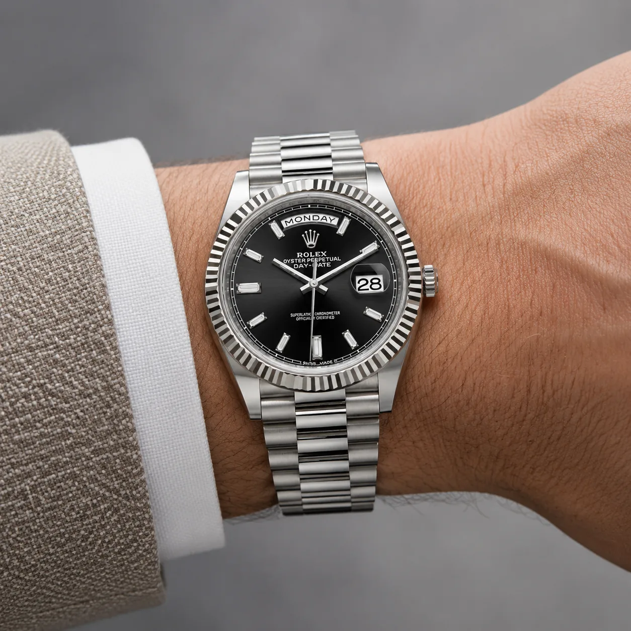 Rolex Datejust m228239-0005 28mm Calibre 2236 Meteorite / Diamond-Set Bezel 18K White Gold AI 头图 4 - 佩戴图 [ai-shot:wrist-shot]