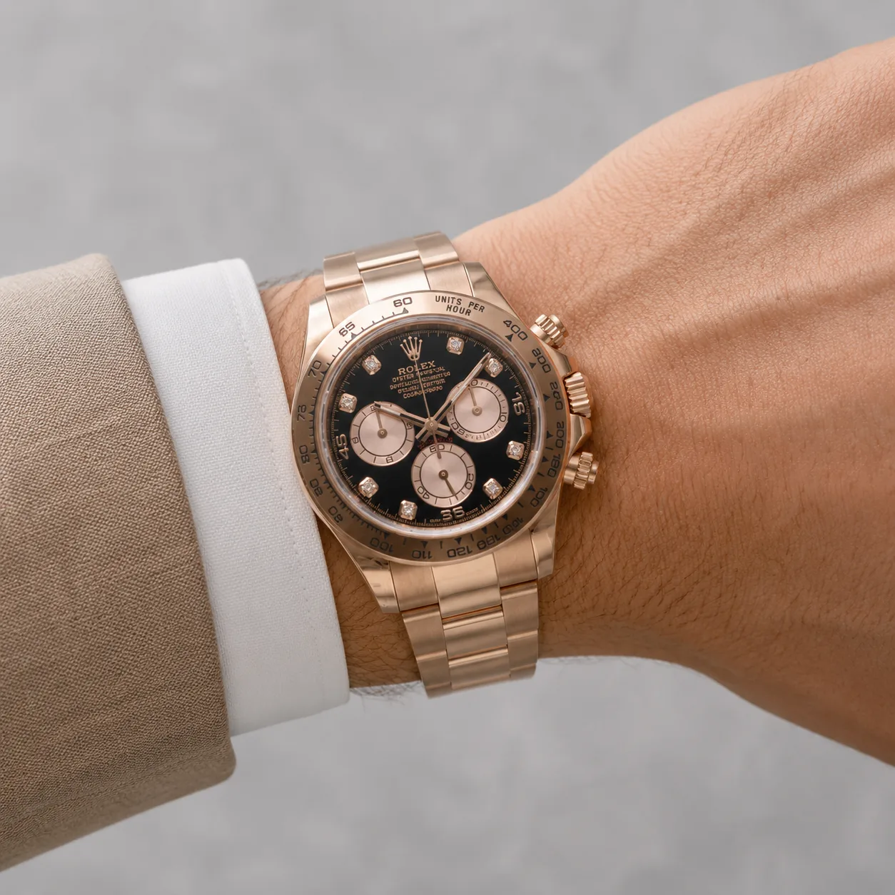 Rolex Cosmograph Daytona 126505-0002 Cal.4131 Black Dial Black Bezel Everose Gold AI 头图 4 - 佩戴图 [ai-shot:wrist-shot]