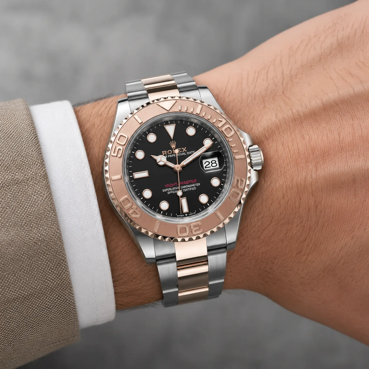 Rolex GMT-Master II m126621-0002 40mm Calibre 3285 Black / Black Cerachrom Bezel 904L Stainless Steel and 18K Everose Gold AI 头图 4 - 佩戴图 [ai-shot:wrist-shot]