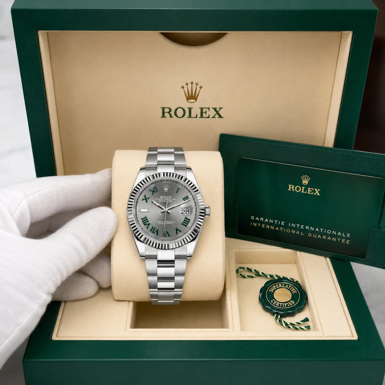 Rolex Datejust m126334-0021 41mm Calibre 3235 Silver / White Gold Fluted Bezel 904L Stainless Steel and 18K White Gold AI 头图 5 - 包装盒 [ai-shot:box-shot]