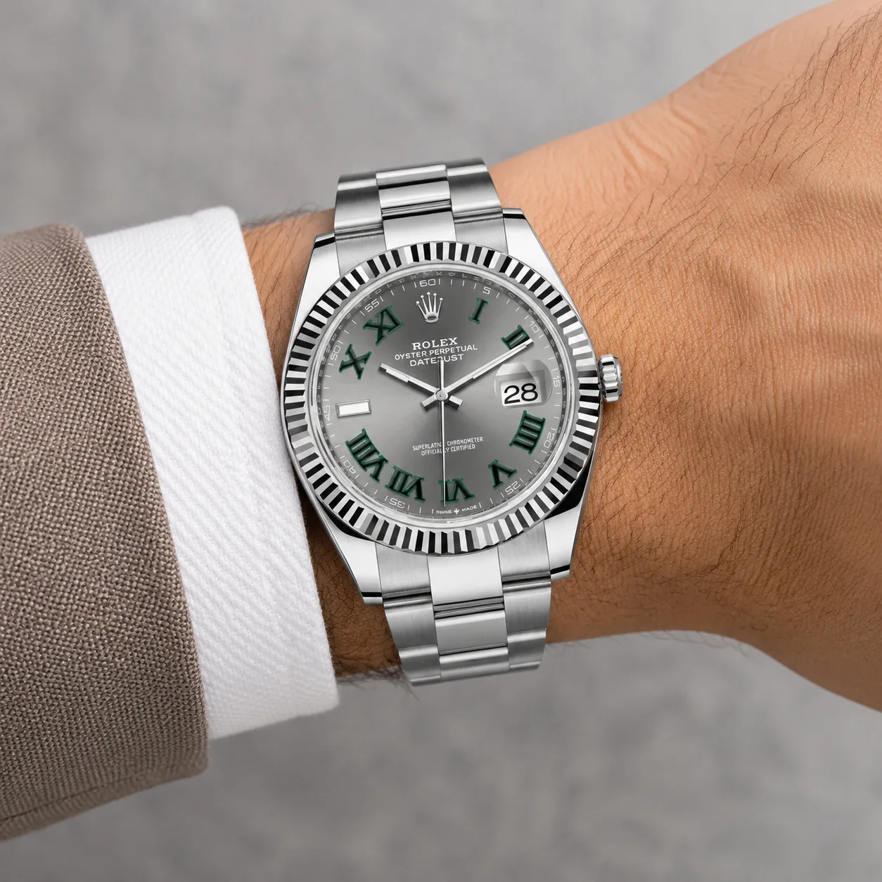 Rolex GMT-Master II m126718ln-0005 40mm Calibre 3285 Black / Black Cerachrom Bezel 18K Yellow Gold AI 头图 4 - 佩戴图 [ai-shot:wrist-shot]