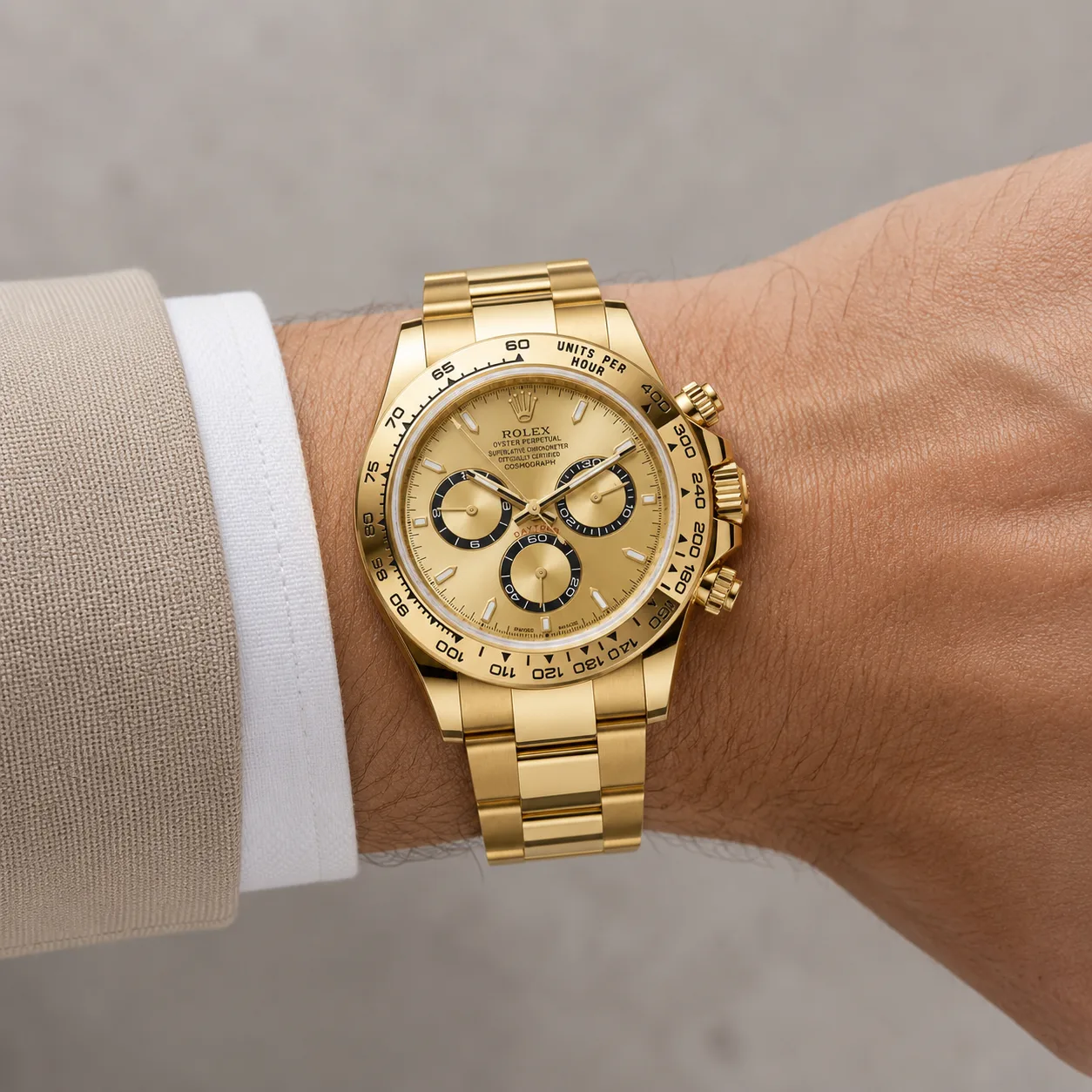 Rolex Cosmograph Daytona m126508-0005 40mm Calibre 4131 Champagne / Yellow Gold Bezel 18K Yellow Gold AI 头图 4 - 佩戴图 [ai-shot:wrist-shot]