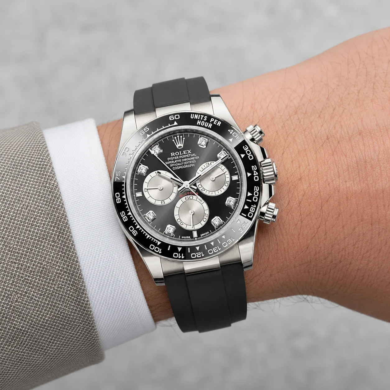 Rolex Cosmograph Daytona m126519ln-0004 40mm Calibre 3285 Black / Black Cerachrom Bezel 18K White Gold AI 头图 4 - 佩戴图 [ai-shot:wrist-shot]