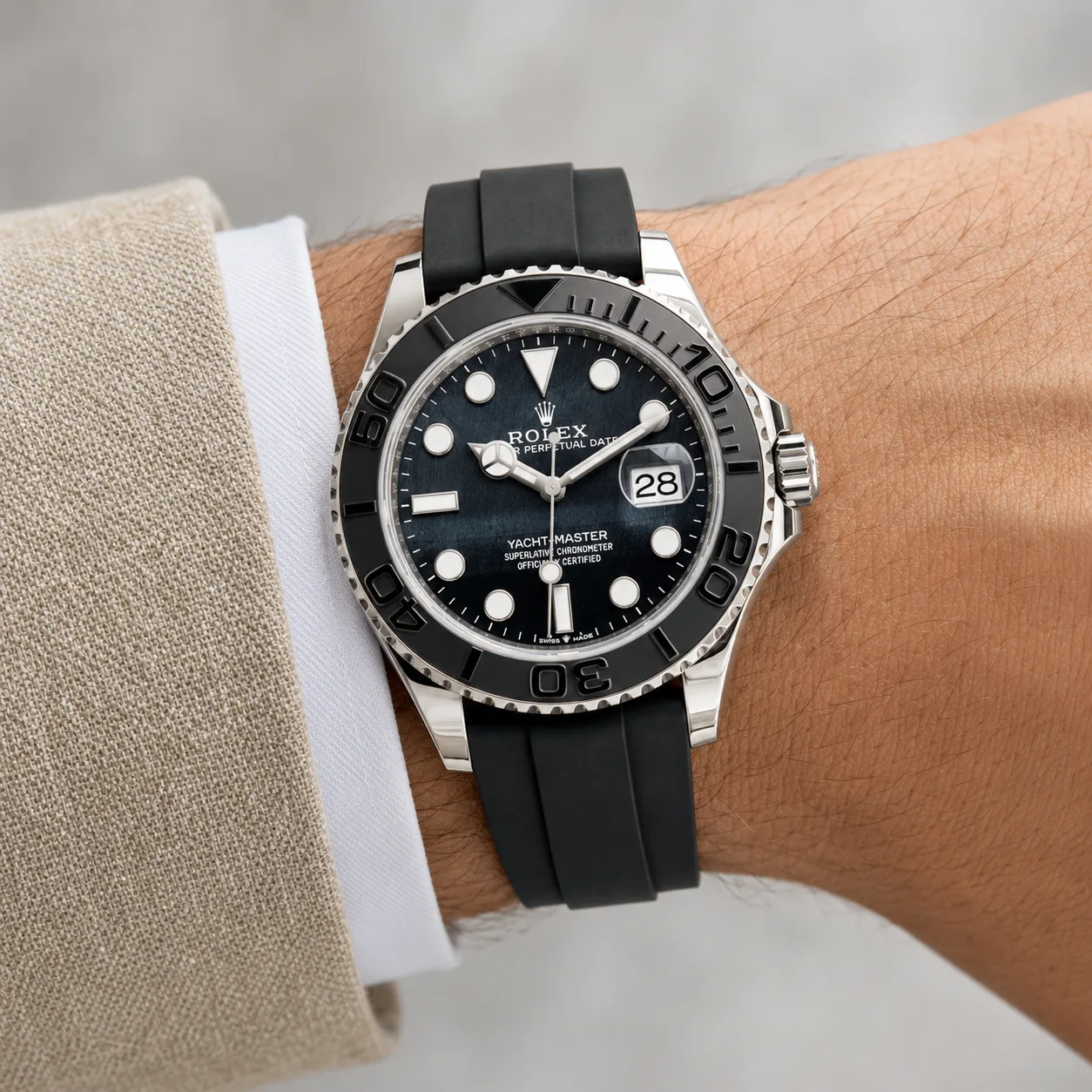 Rolex Yacht-Master m226659-0004 42mm Cal.3235 18K White Gold AI 头图 4 - 佩戴图 [ai-shot:wrist-shot]
