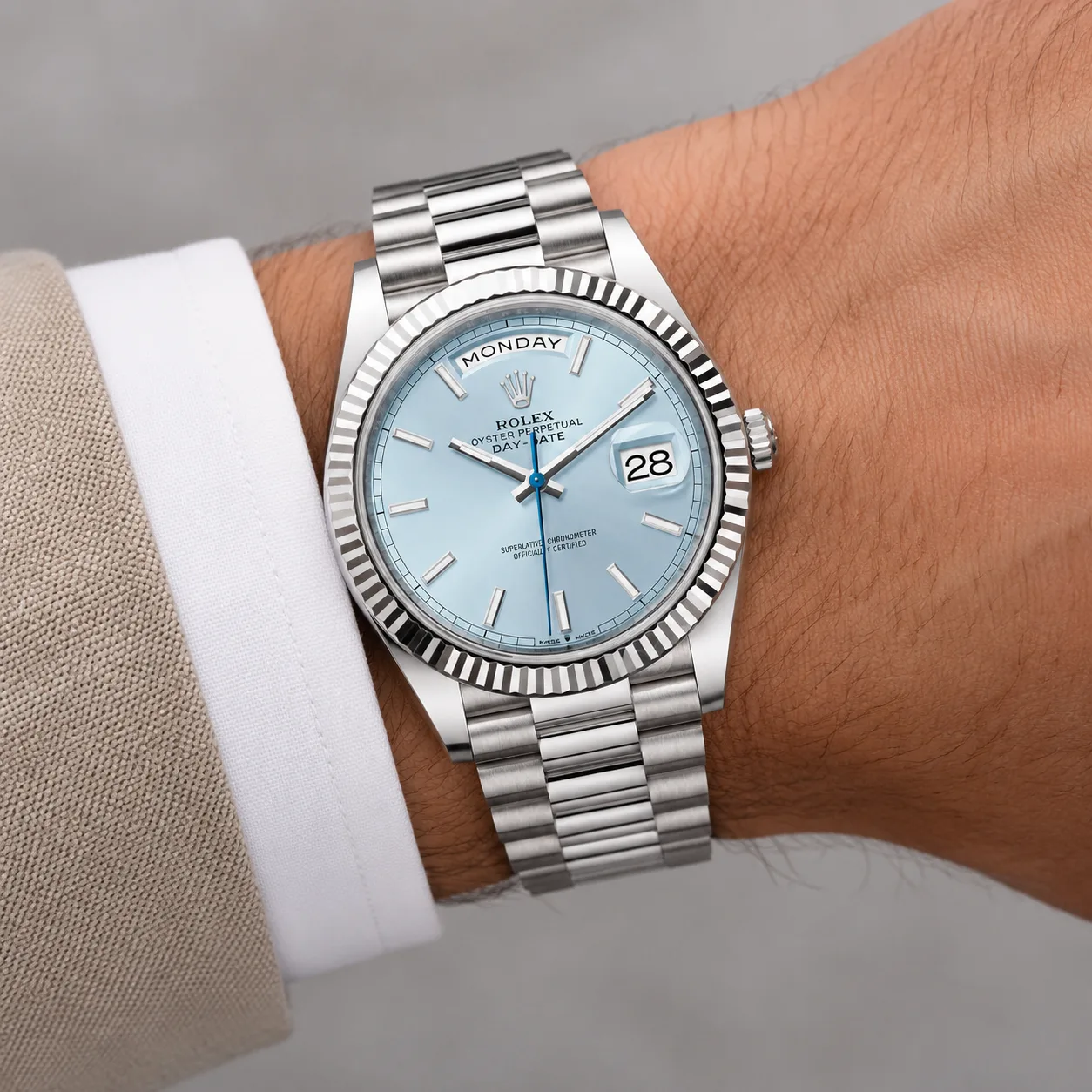 Rolex Day-Date m228236-0018 40mm Calibre 3255 950 Platinum AI 头图 4 - 佩戴图 [ai-shot:wrist-shot]