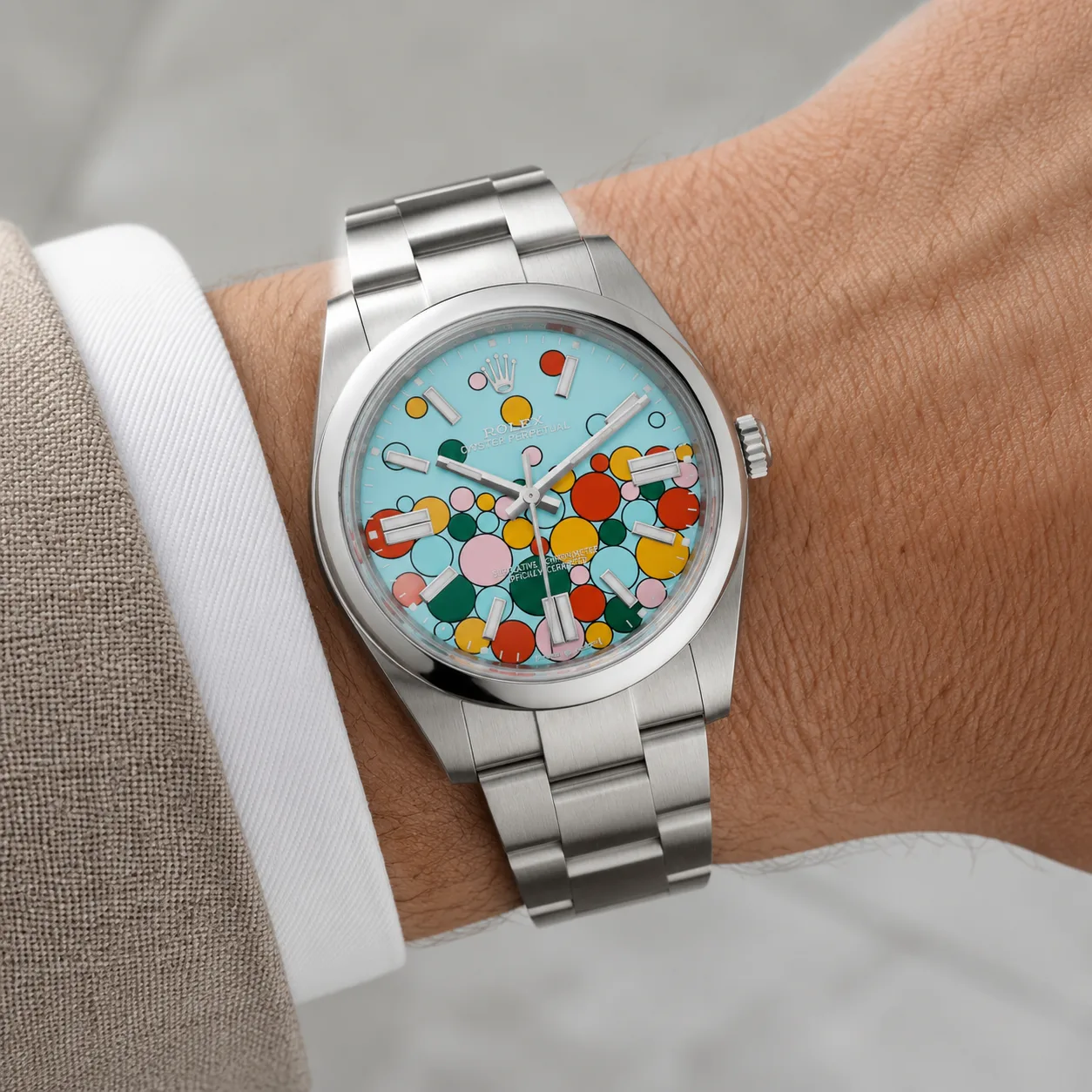 Rolex Oyster Perpetual m124300-0008 41mm Calibre 3230 904L Stainless Steel AI 头图 4 - 佩戴图 [ai-shot:wrist-shot]