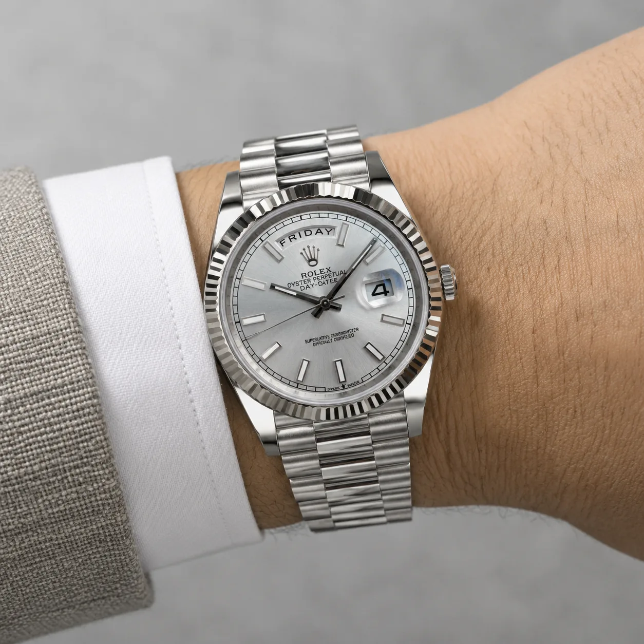 Rolex Day-Date M228239-0055 Cal.3255 Fluted Bezel AI 头图 4 - 佩戴图 [ai-shot:wrist-shot]