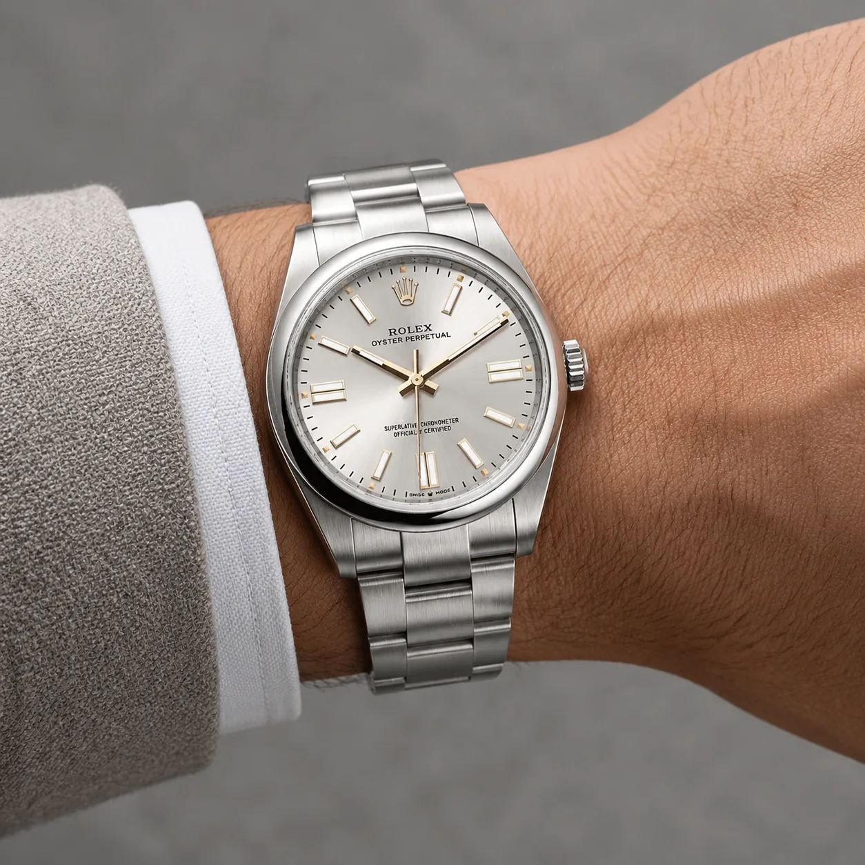 Rolex Oyster Perpetual m134300-0001 41mm Calibre 3230 904L Stainless Steel AI 头图 4 - 佩戴图 [ai-shot:wrist-shot]