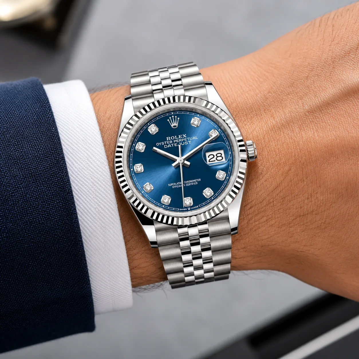 Rolex Datejust m126234-0037 36mm Calibre 3235 Blue / Fluted Bezel 904L Stainless Steel and 18K White Gold AI 头图 4 - 佩戴图 [ai-shot:wrist-shot]