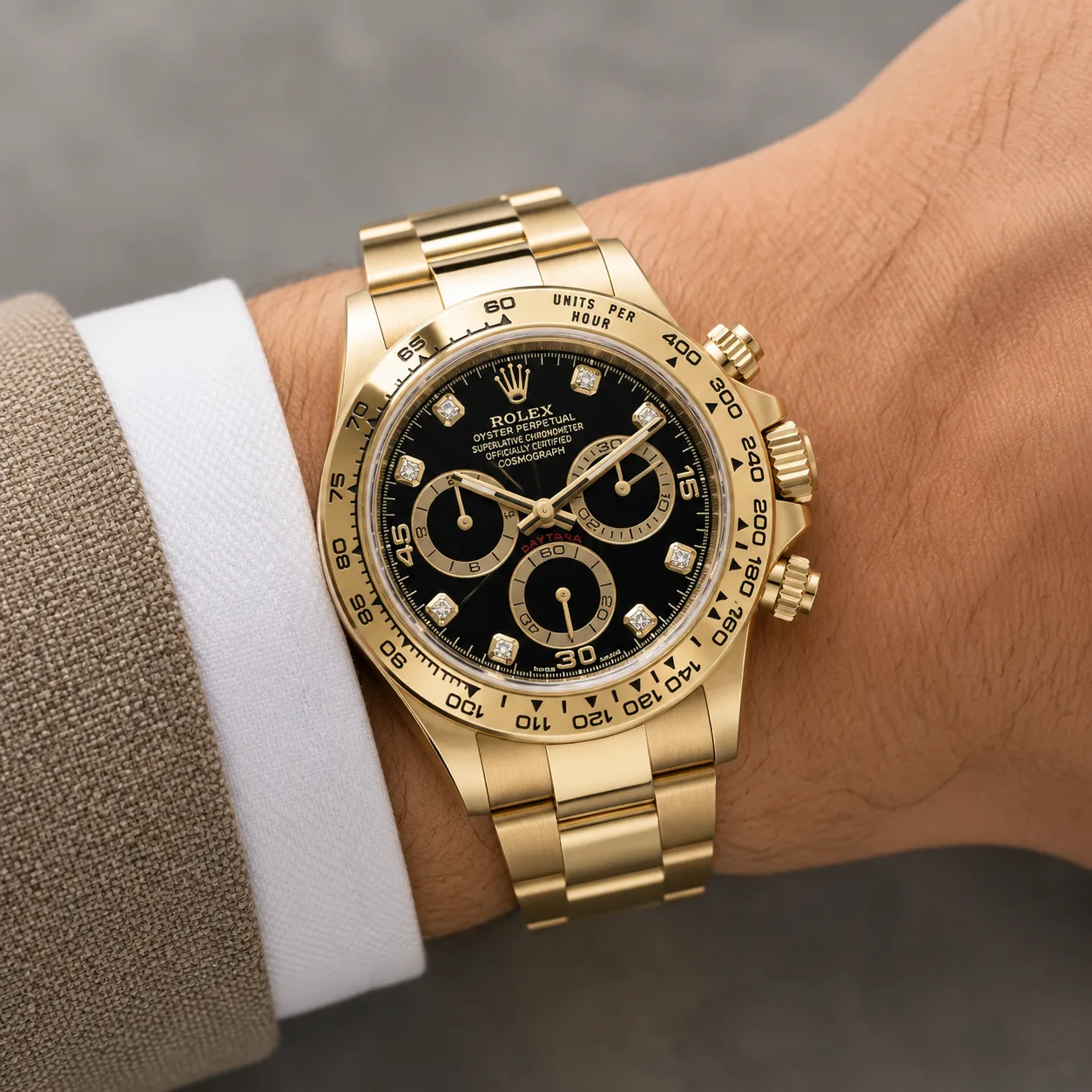 Rolex Cosmograph Daytona m116508-0016 40mm Calibre 4130 Black / Black Cerachrom Bezel 18K Yellow Gold AI 头图 4 - 佩戴图 [ai-shot:wrist-shot]