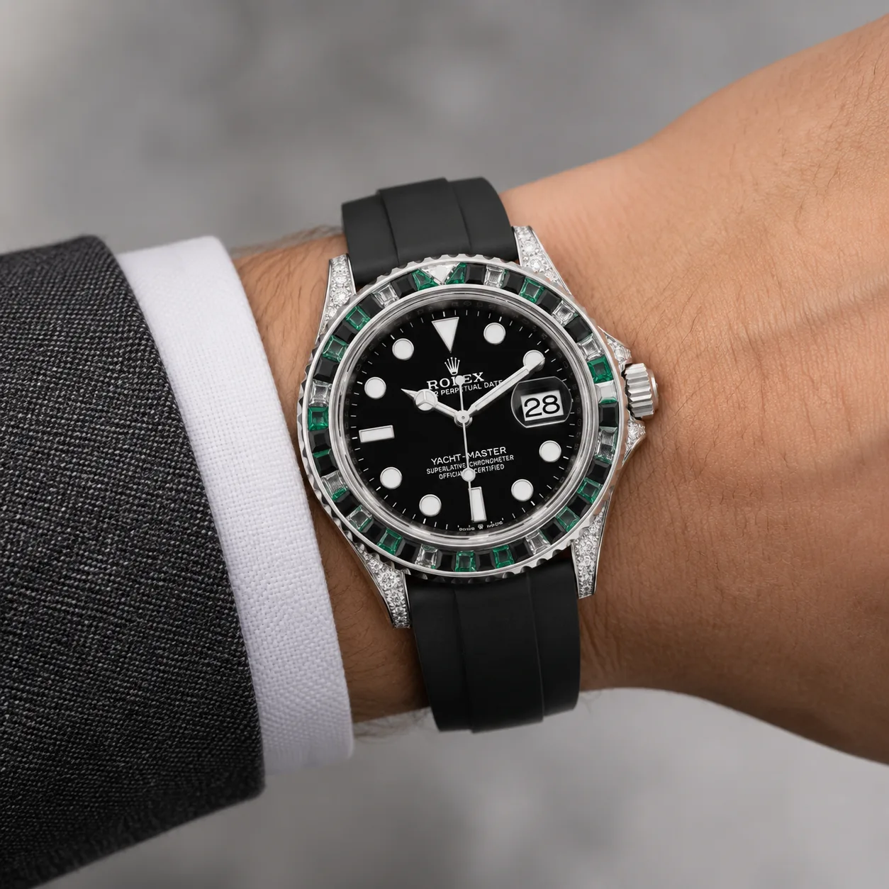 Rolex Yacht-Master M126679SABR-0002 40mm Calibre 3255 Green & Black / Green & Black Cerachrom Bezel 18K White Gold AI 头图 4 - 佩戴图 [ai-shot:wrist-shot]