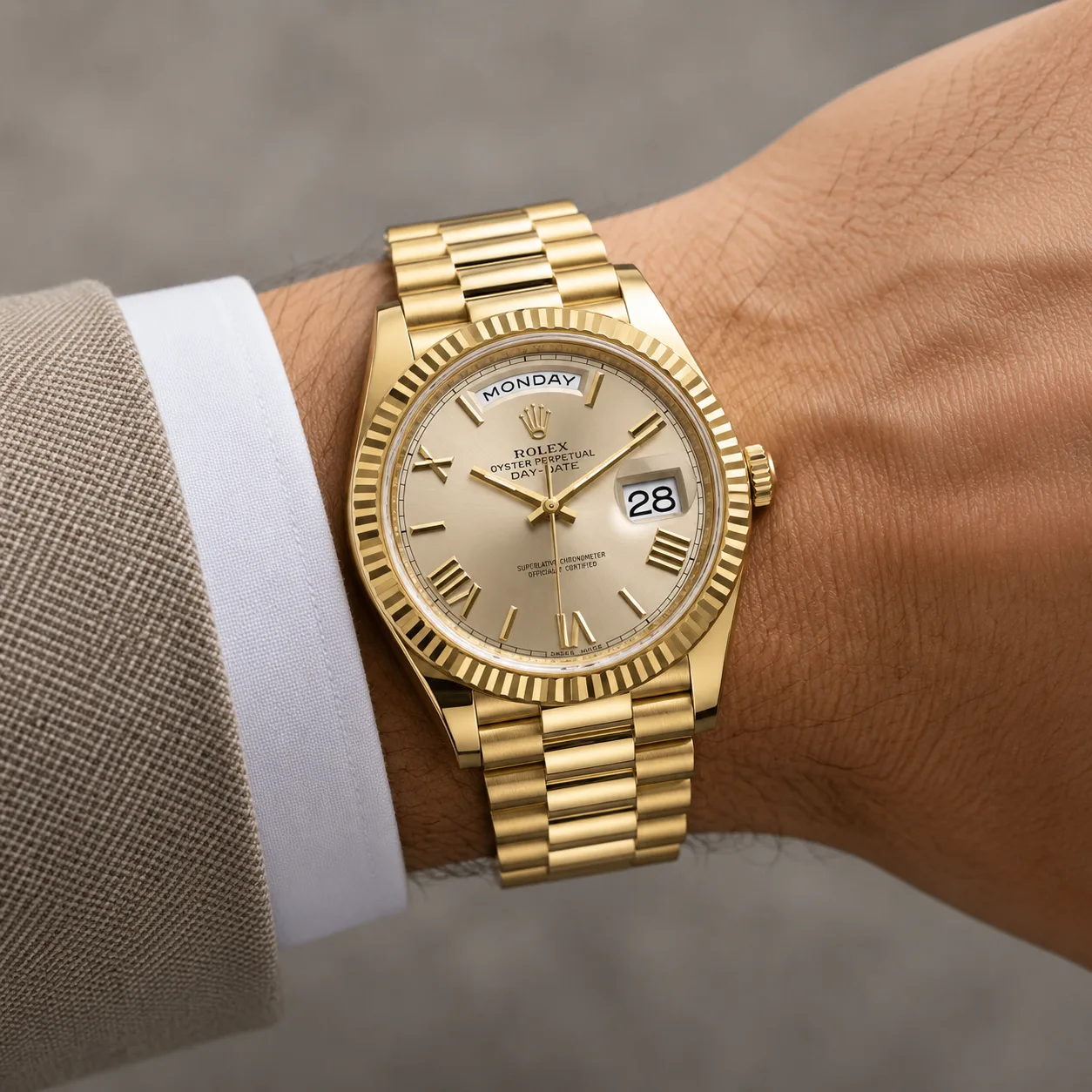 Rolex Day-Date m228238-0002 40mm Calibre 3255 Champagne / Fluted Bezel 18K Yellow Gold AI 头图 4 - 佩戴图 [ai-shot:wrist-shot]