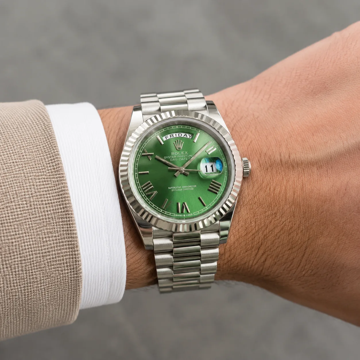 Rolex Day-Date M228239-0033 Cal.3255 Green Dial Fluted Bezel AI 头图 4 - 佩戴图 [ai-shot:wrist-shot]