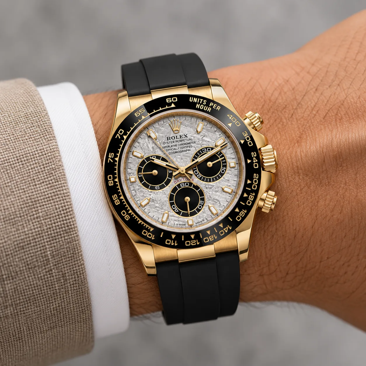 Rolex Cosmograph Daytona m116518ln-0076 40mm Calibre 4130 Black / Black Cerachrom Bezel 18K Yellow Gold AI 头图 4 - 佩戴图 [ai-shot:wrist-shot]