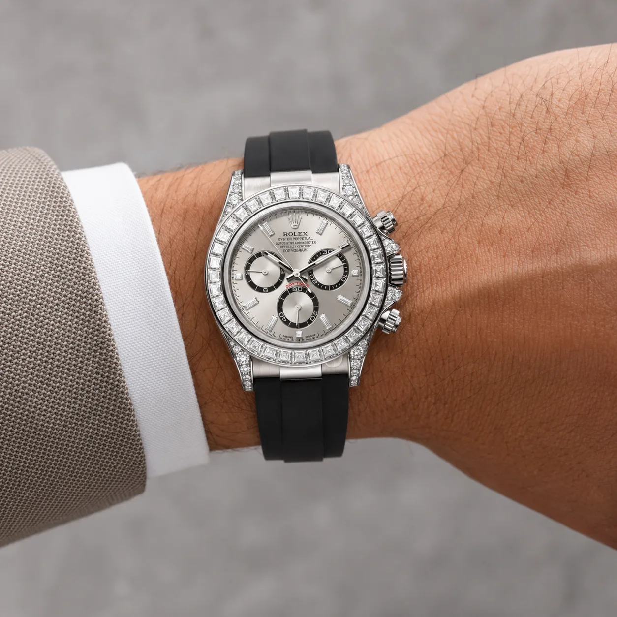 Rolex Cosmograph Daytona m126539tbr-0002 40mm Calibre 4131 Mother-of-Pearl / Diamond-Set Bezel 18K White Gold AI 头图 4 - 佩戴图 [ai-shot:wrist-shot]