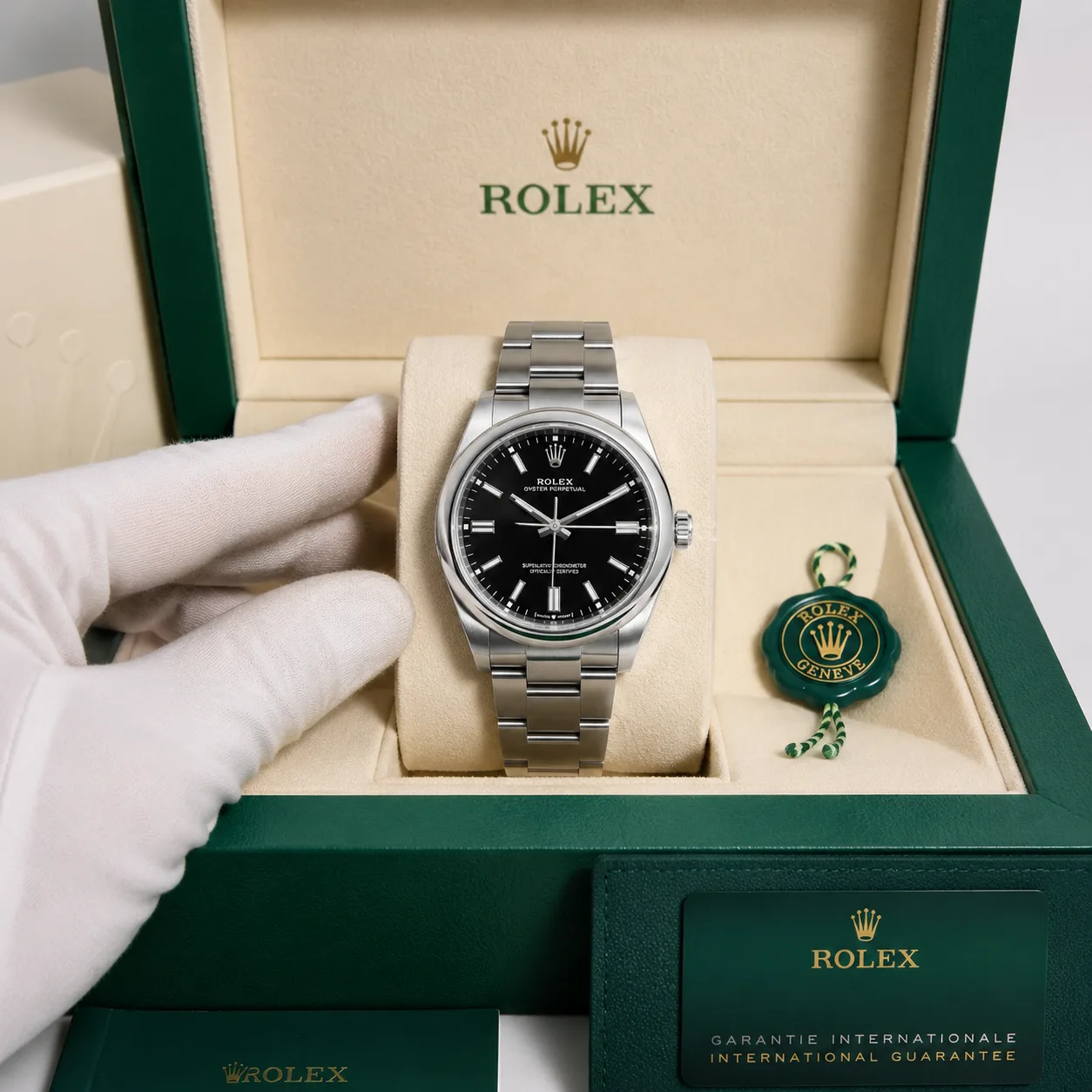 Rolex Oyster Perpetual m126000-0002 36mm Black Dial Smooth Bezel AI 头图 5 - 包装盒 [ai-shot:box-shot]