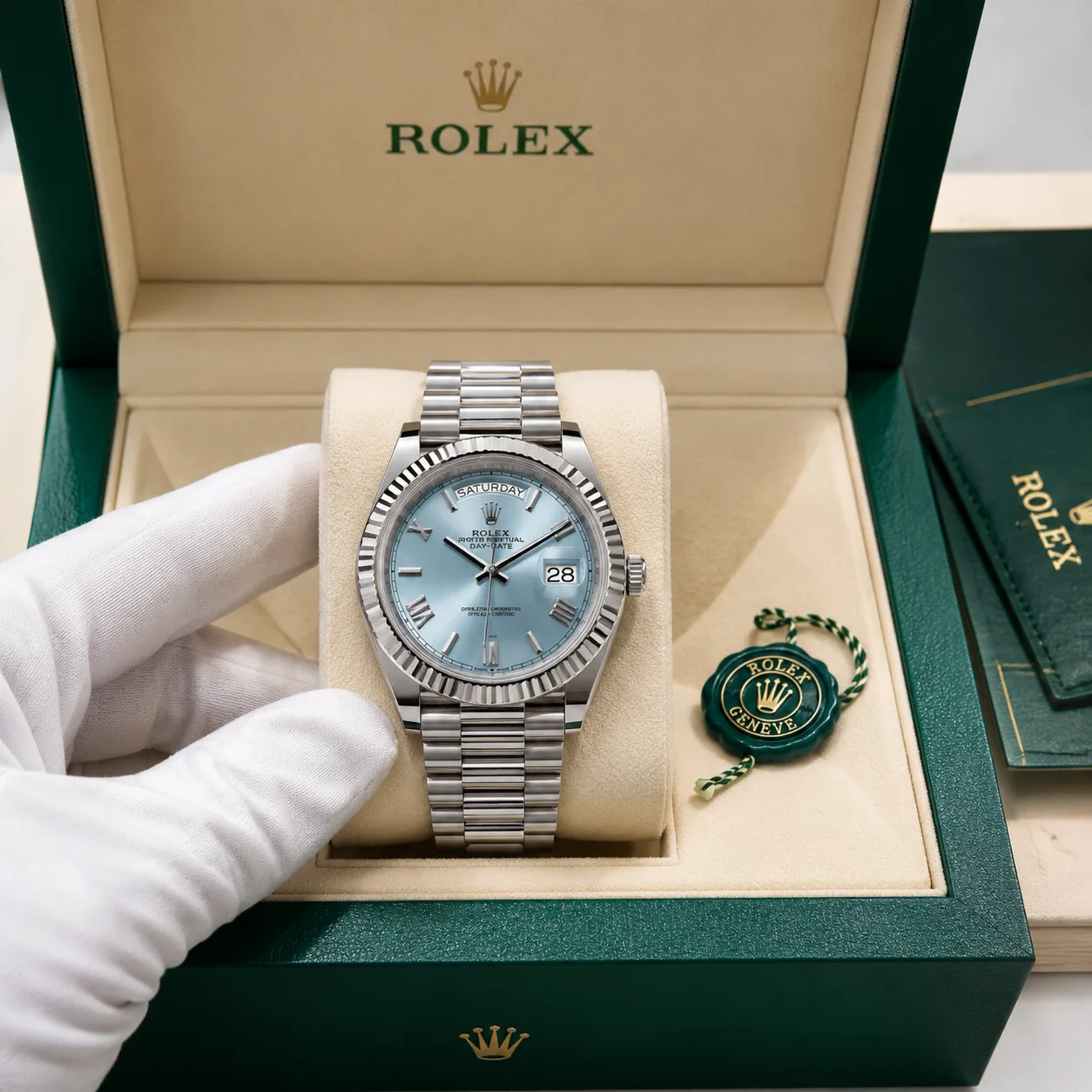 Rolex Day-Date m228236-0026 40mm Ice Blue Dial Fluted Bezel 950 Platinum AI 头图 5 - 包装盒 [ai-shot:box-shot]