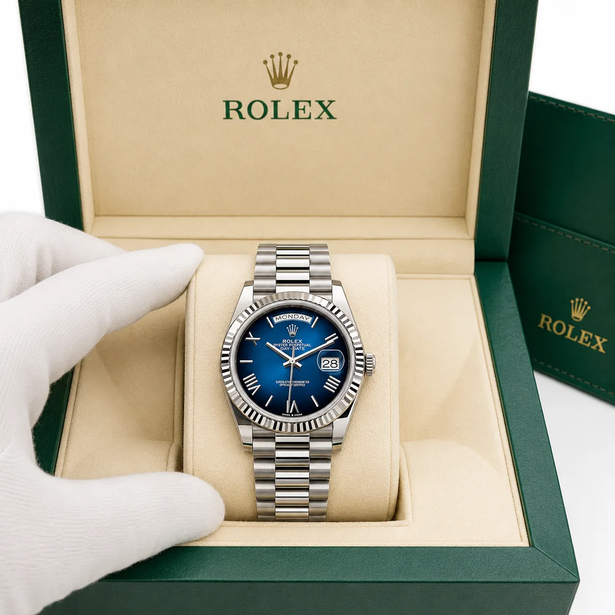 Rolex Day-Date m228236-0024 40mm Blue Dial Fluted Bezel 950 Platinum AI 头图 5 - 包装盒 [ai-shot:box-shot]