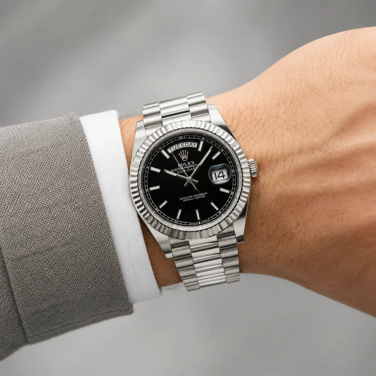 Rolex Day-Date M228239-0004 Cal.3255 Black Dial Fluted Bezel AI 头图 4 - 佩戴图 [ai-shot:wrist-shot]