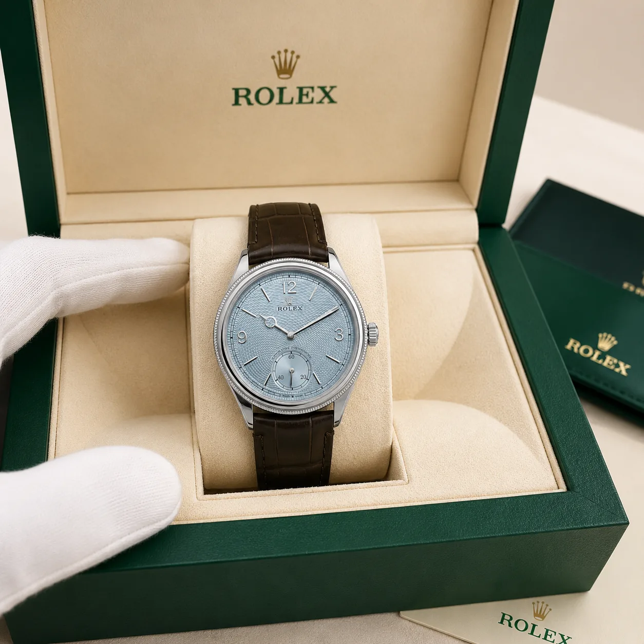 Rolex 1908 m52506-0002 39mm Calibre 7140 Ice Blue / Diamond-Set Bezel 950 Platinum AI 头图 5 - 包装盒 [ai-shot:box-shot]