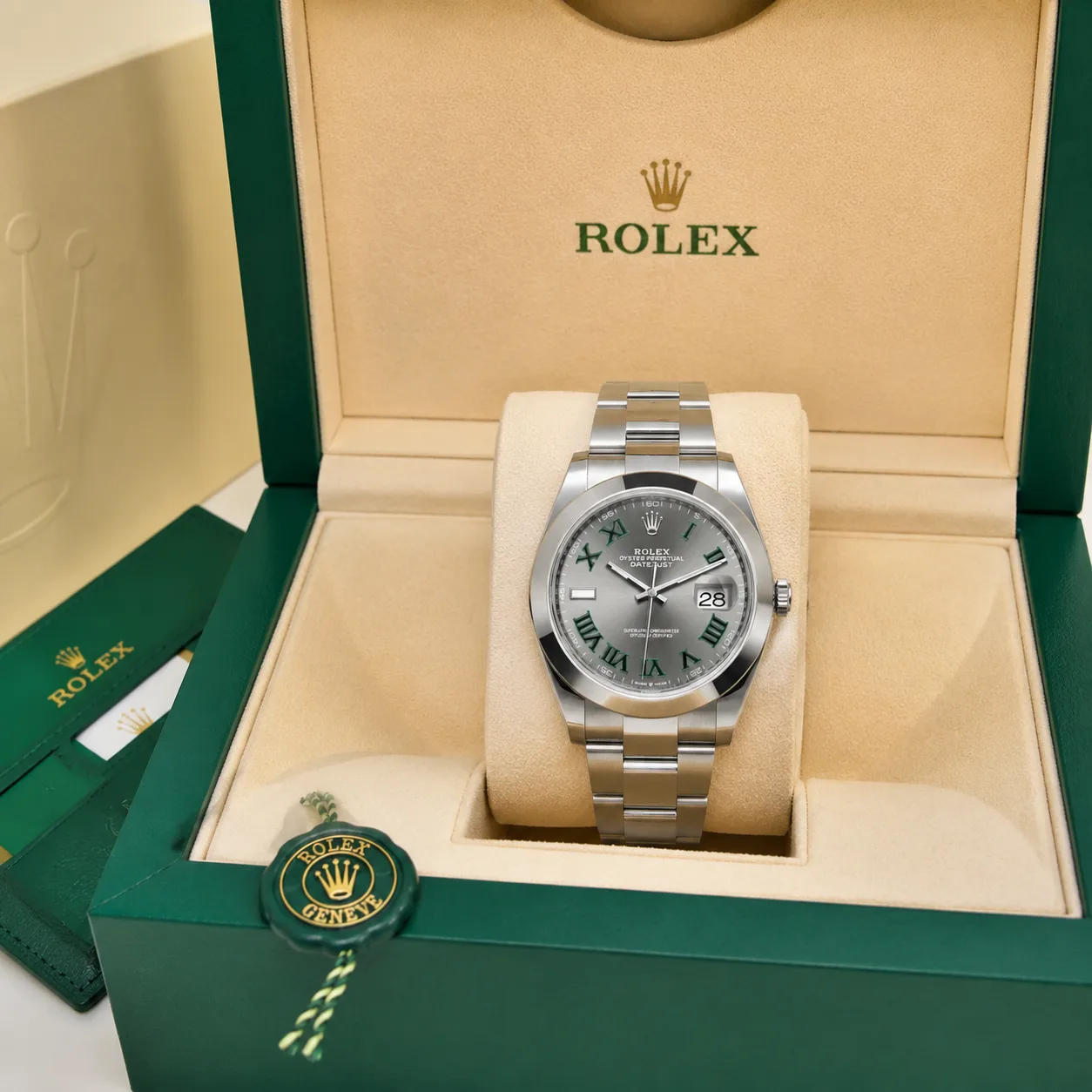Rolex Datejust m126300-0013 41mm Silver Dial Smooth Bezel AI 头图 5 - 包装盒 [ai-shot:box-shot]