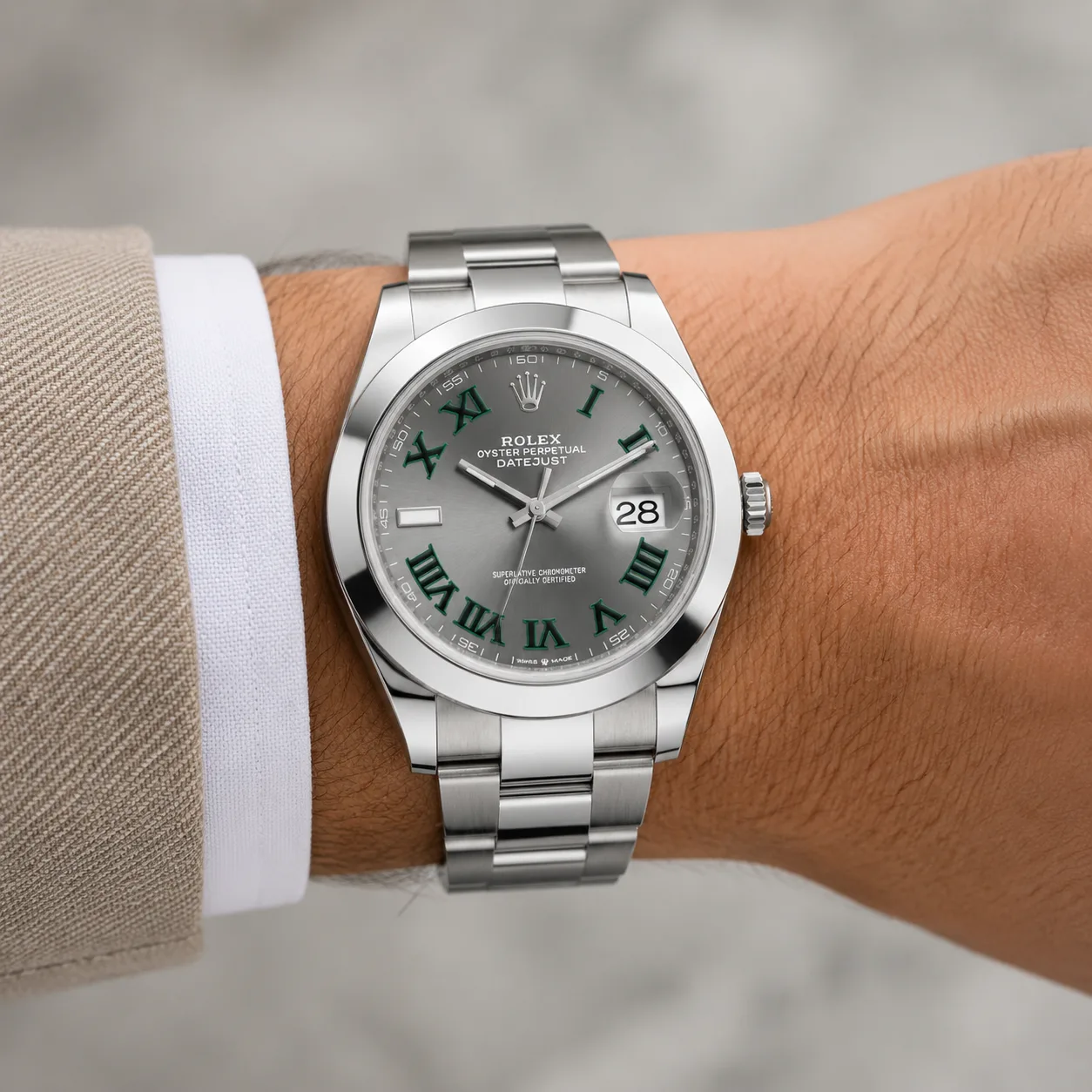 Rolex Datejust m126300-0013 41mm Silver Dial Smooth Bezel AI 头图 4 - 佩戴图 [ai-shot:wrist-shot]