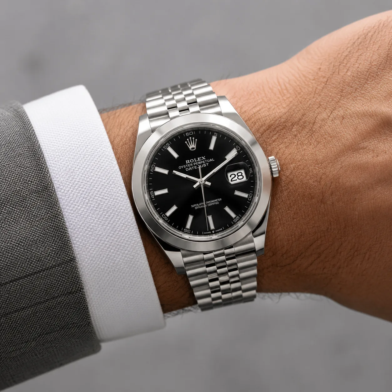 Rolex Datejust m126300-0002 41mm Black Dial Smooth Bezel AI 头图 4 - 佩戴图 [ai-shot:wrist-shot]