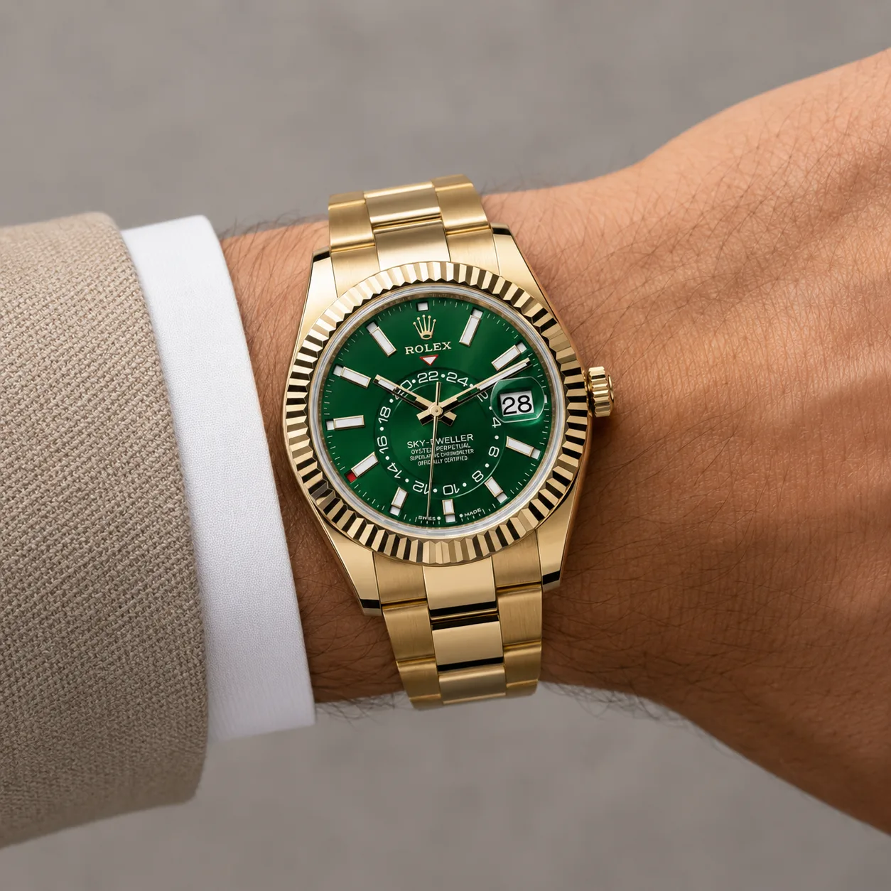 Rolex Sky-Dweller m336938-0007 42mm Calibre 9002 Meteorite / Diamond-Set Bezel 18K Yellow Gold AI 头图 4 - 佩戴图 [ai-shot:wrist-shot]